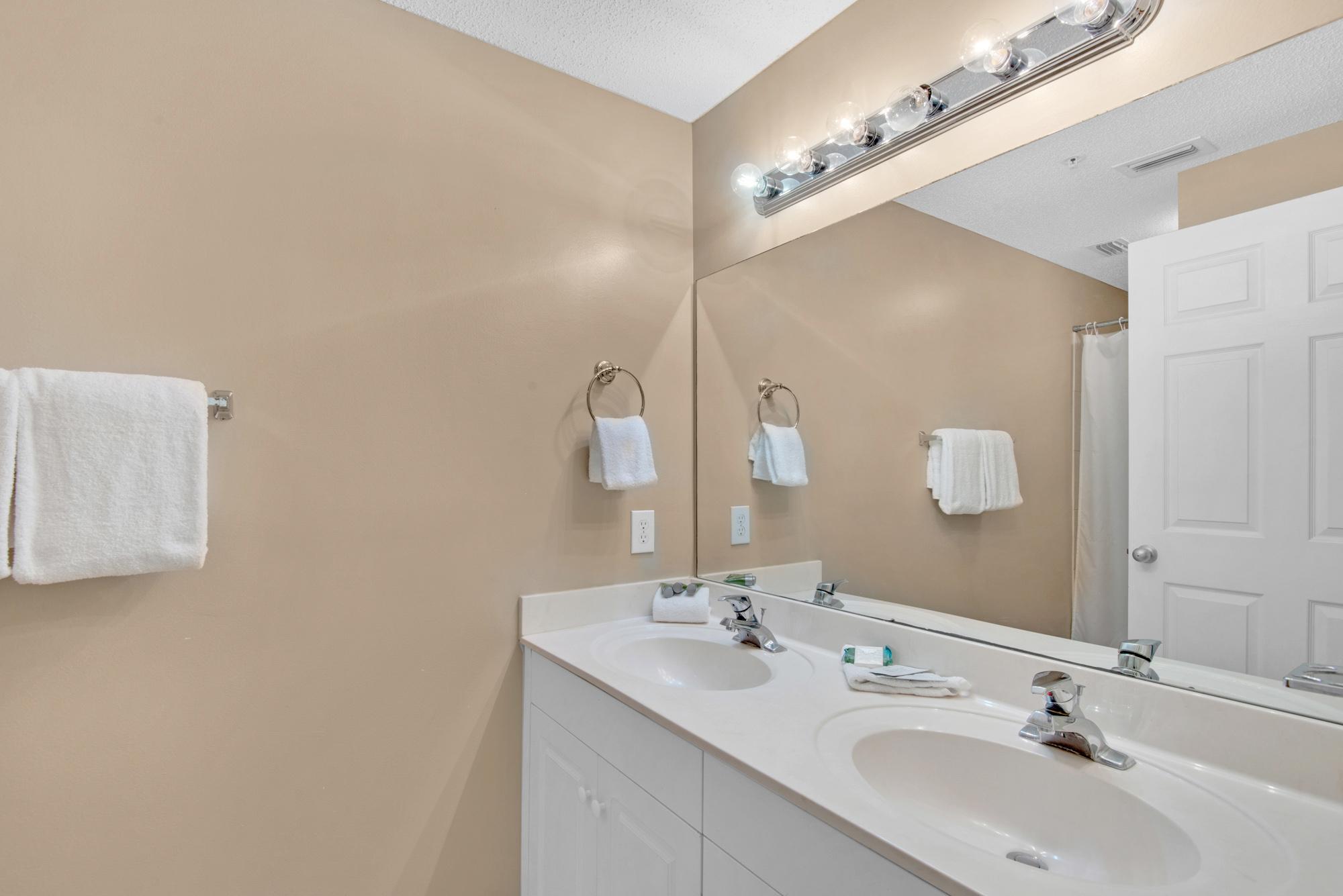 Majestic Sun 605A - Master King Suites Private Bathroom