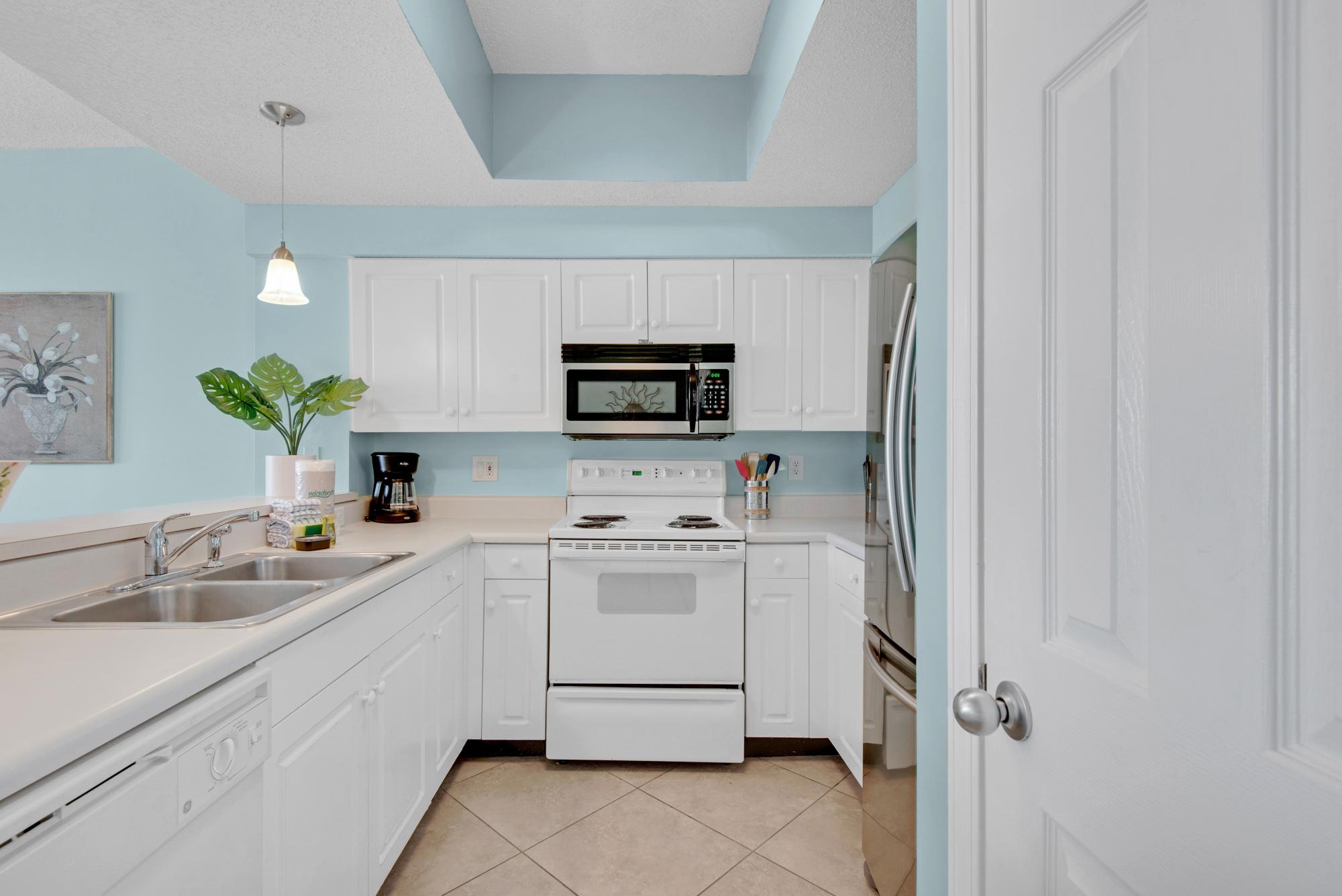 Majestic Sun 605A - Beach Views From Kitchen