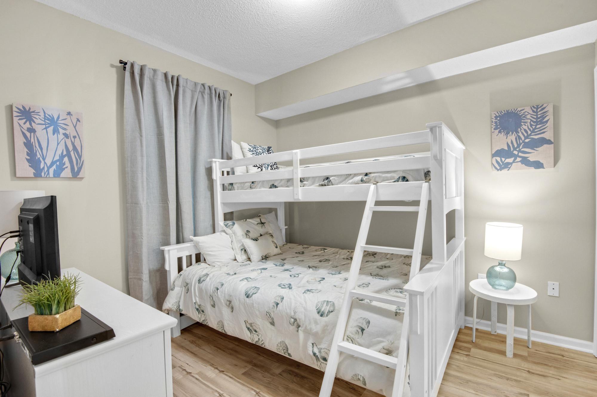 Majestic Sun 402B - Guest Bunk Room w/ Twin Over Full, HDTV