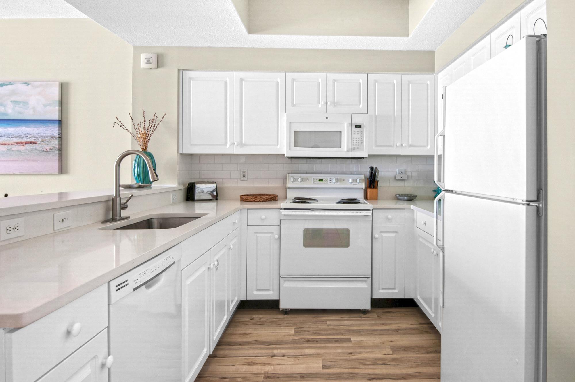 Majestic Sun 402B - Kitchen w/ White Stainless Steel Appliances