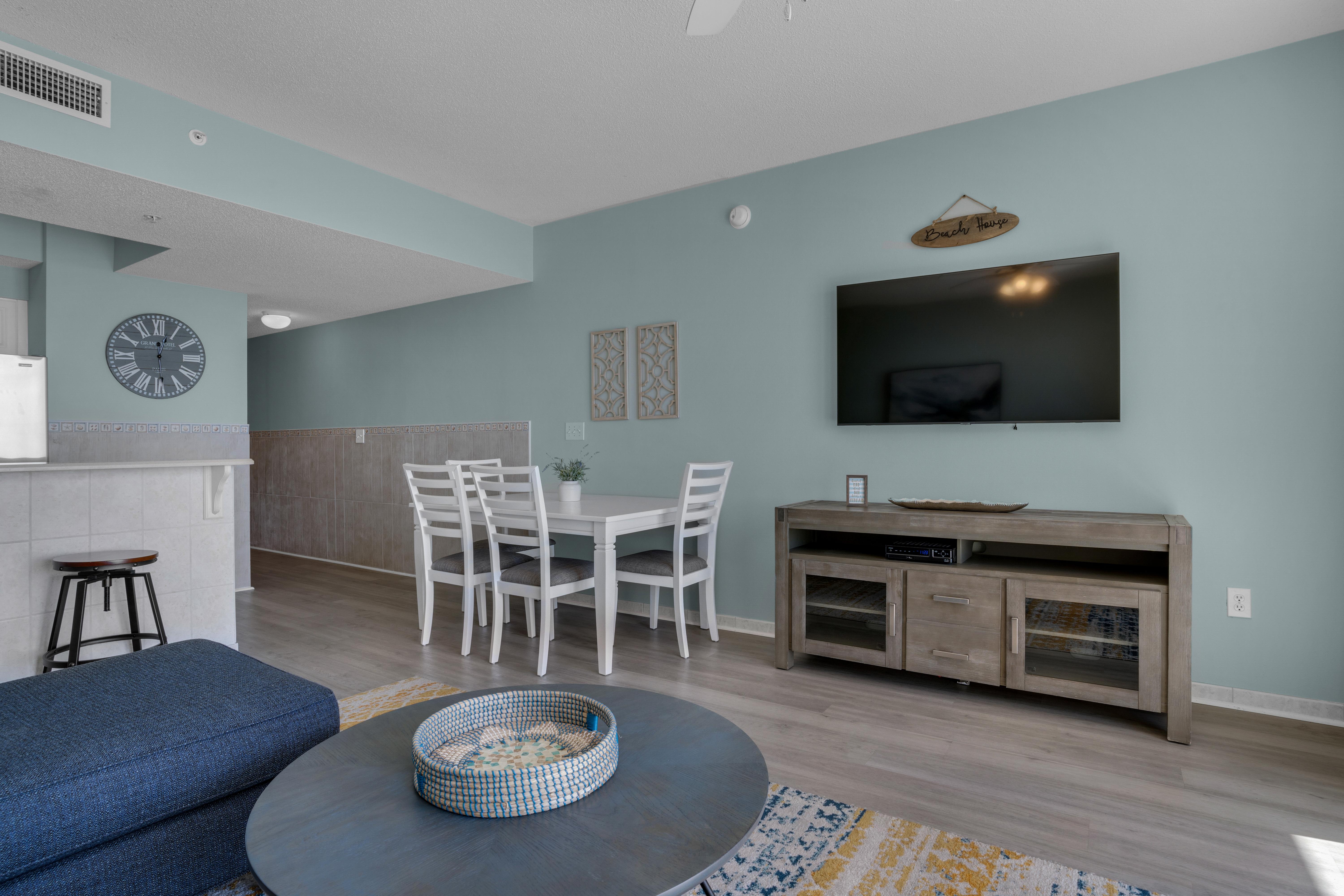 Majestic Sun 507B - Beach View Living Area w/ HDTV, Sleeper