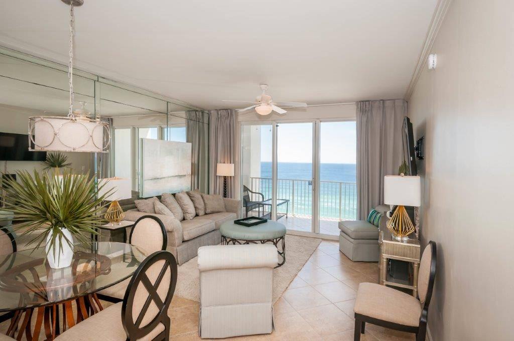 MS 1108B - Living Area w/ HD TV and beach view from balcony