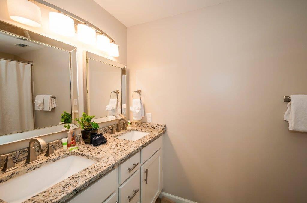 MS 1108B - Mater Bathroom w/ Dual sinks
