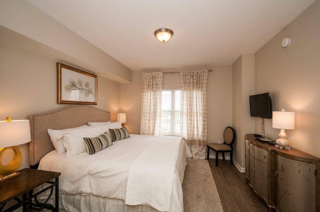 MS 1108B - Master King suite w/ HDTV and Private Bath
