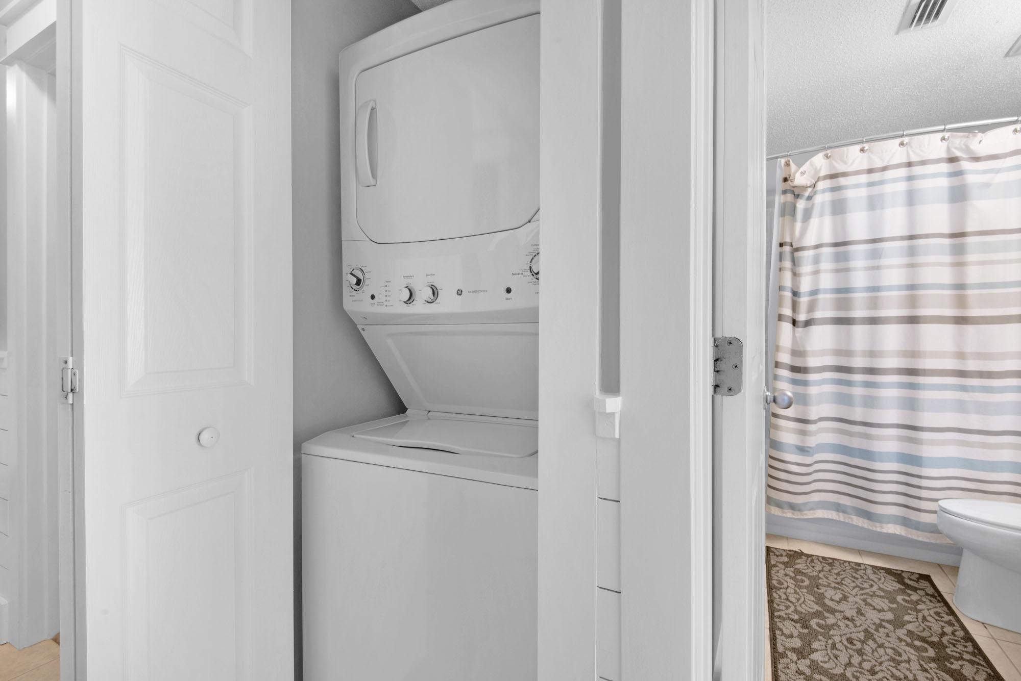 Majestic Sun 612B - Washer and Dryer in Unit