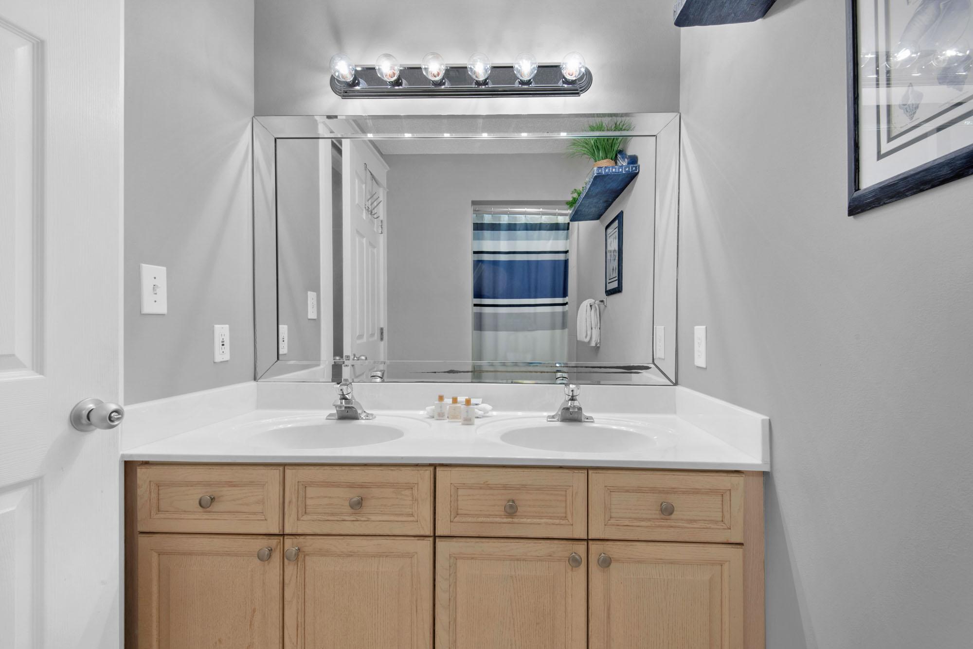 Majestic Sun 612B - Master King Suites Private Bathroom