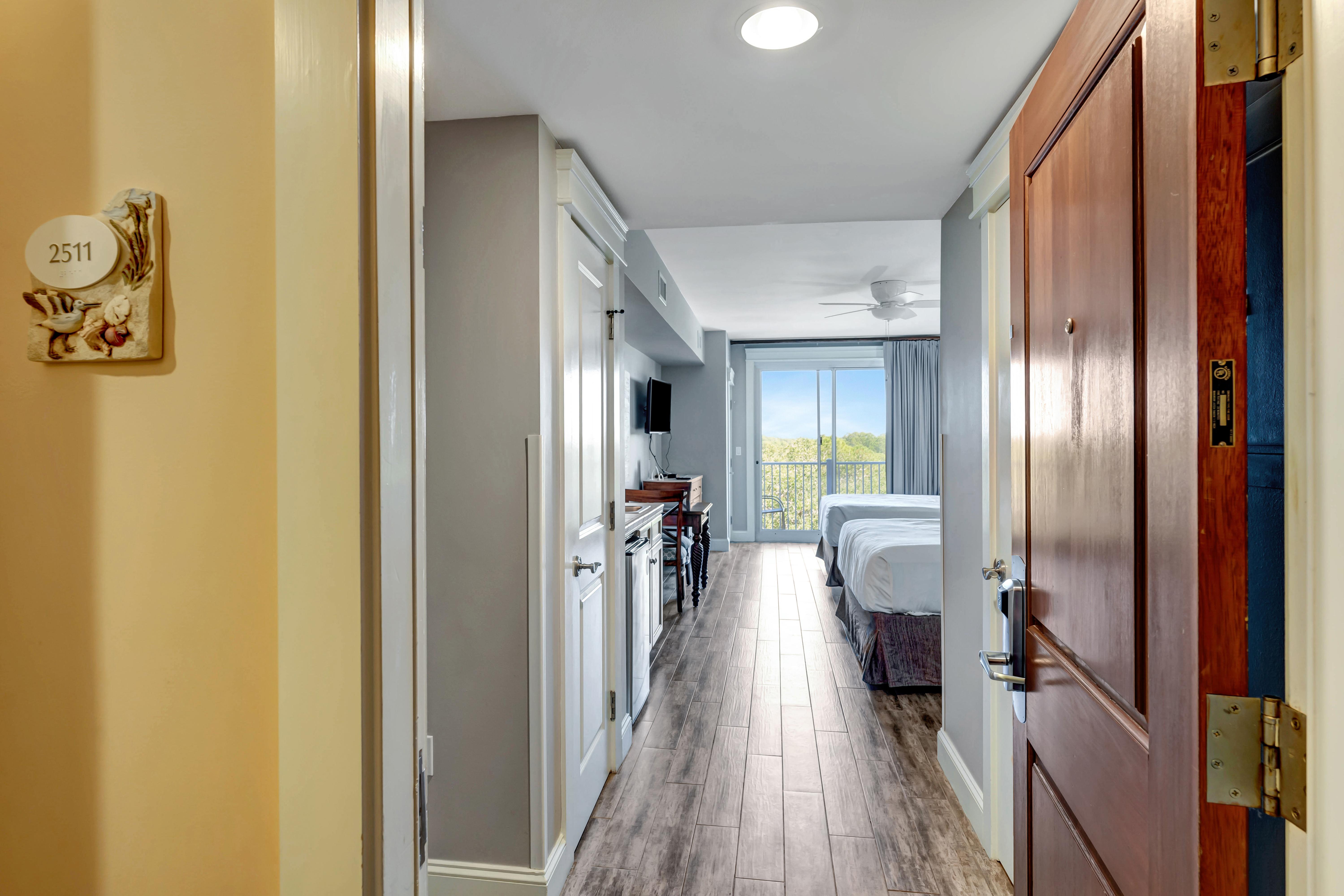 Spacious Studio 5th floor Retreat: Double Queen Beds with Scenic Views at Sandestin Golf and Beach Resort! 4