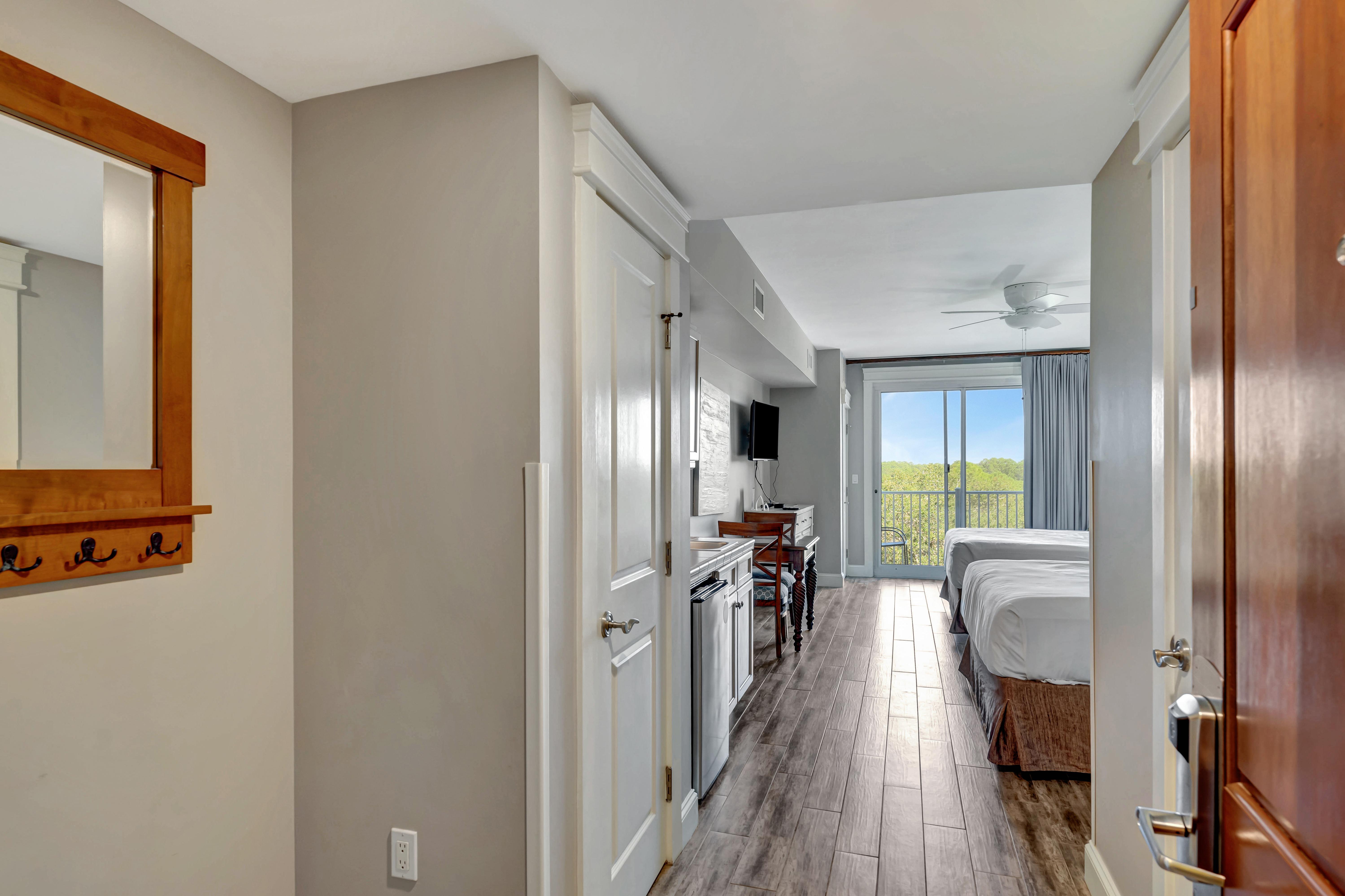 Spacious Studio 5th floor Retreat: Double Queen Beds with Scenic Views at Sandestin Golf and Beach Resort! 6
