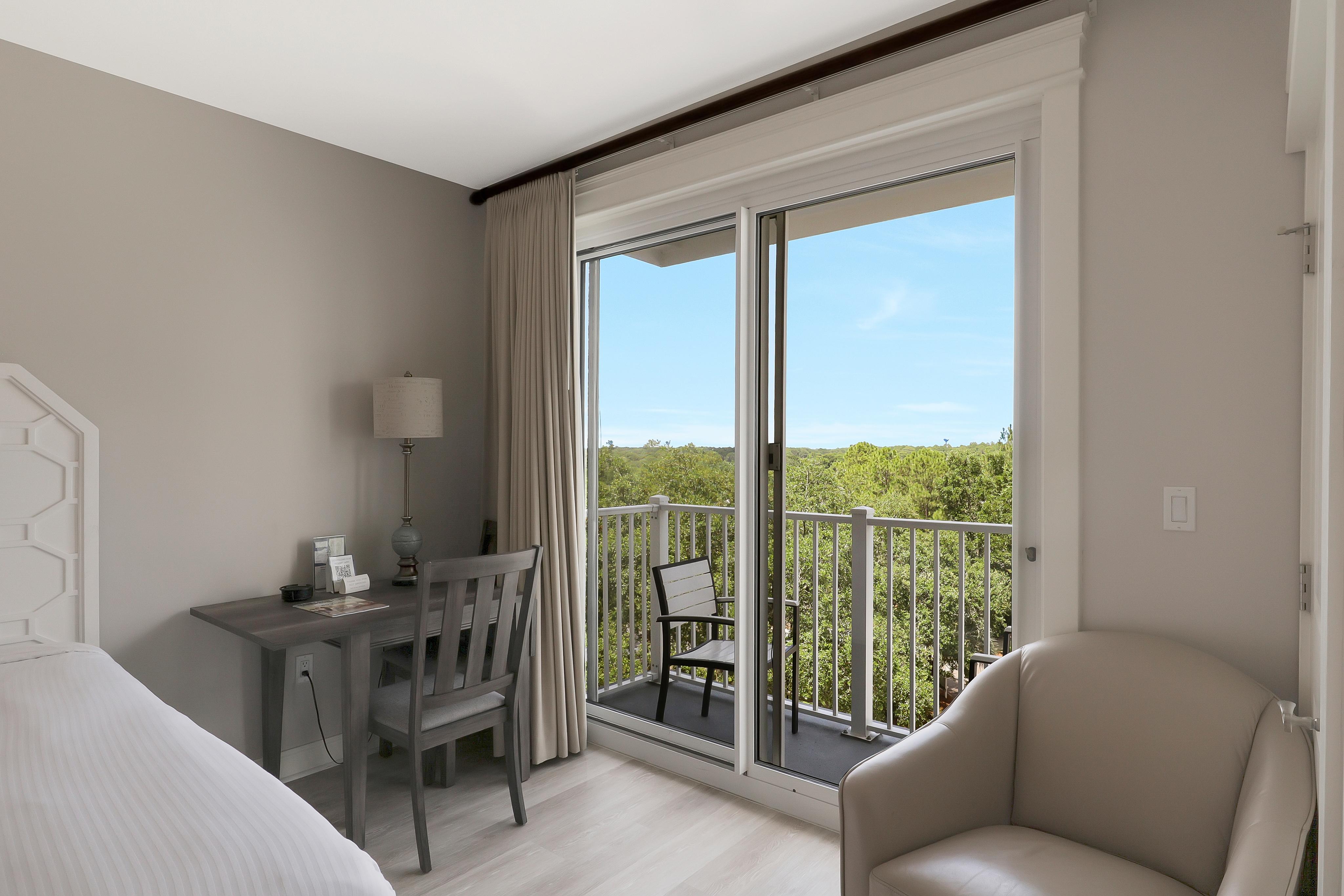 5th Floor Spacious Studio Retreat: Double Queen Beds with Scenic Views at Sandestin Golf and Beach Resort! 3