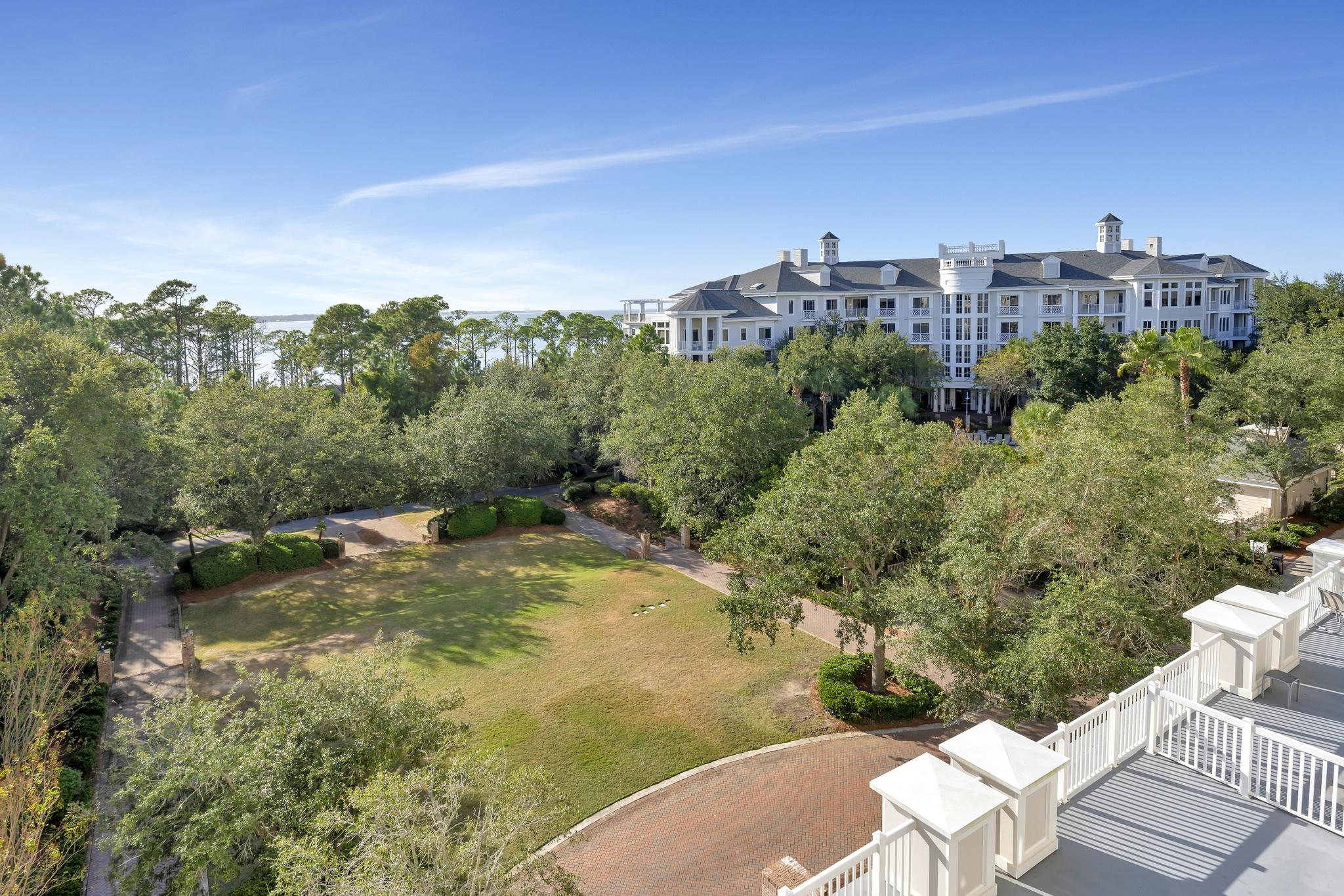 Elegant Retreat: Double Queen Beds, Kitchenette, Views of Gardens and Pool at Sandestin Golf and Beach Resort!