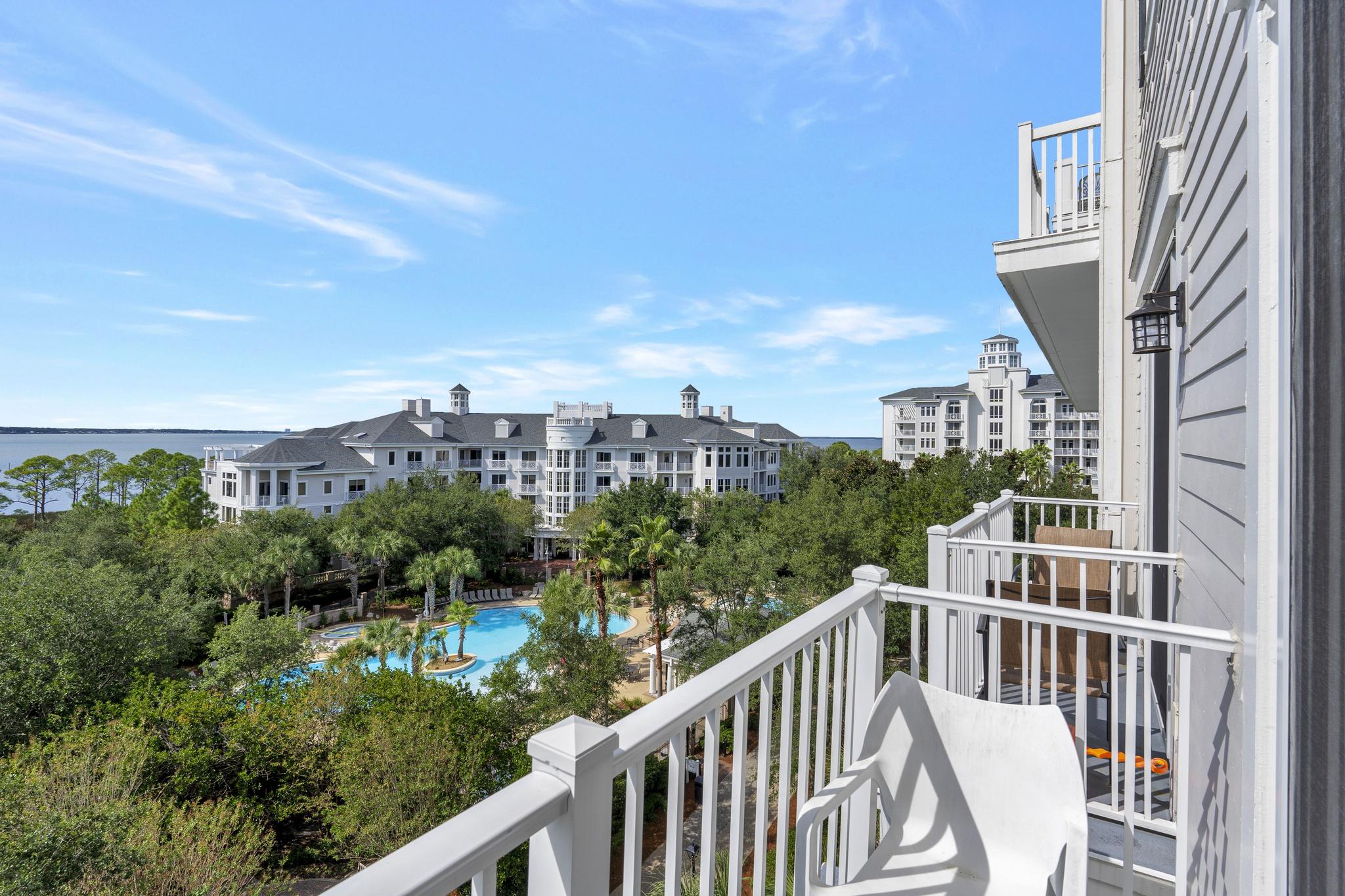 6th Floor Tranquil Retreat: Double Queen Beds, Kitchenette, Views of Gardens and Pool at Sandestin Golf and Beach Resort!