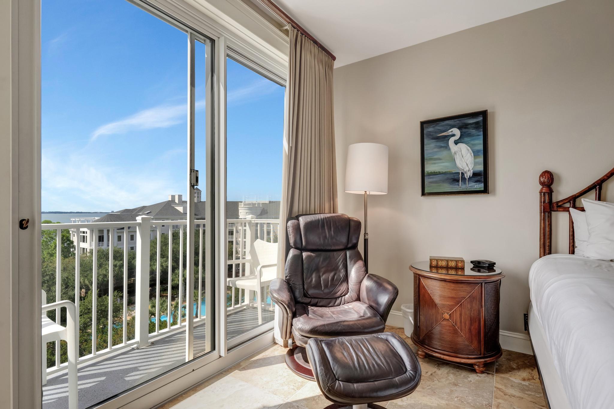 6th Floor Tranquil Retreat: Double Queen Beds, Kitchenette, Views of Gardens and Pool at Sandestin Golf and Beach Resort! 4