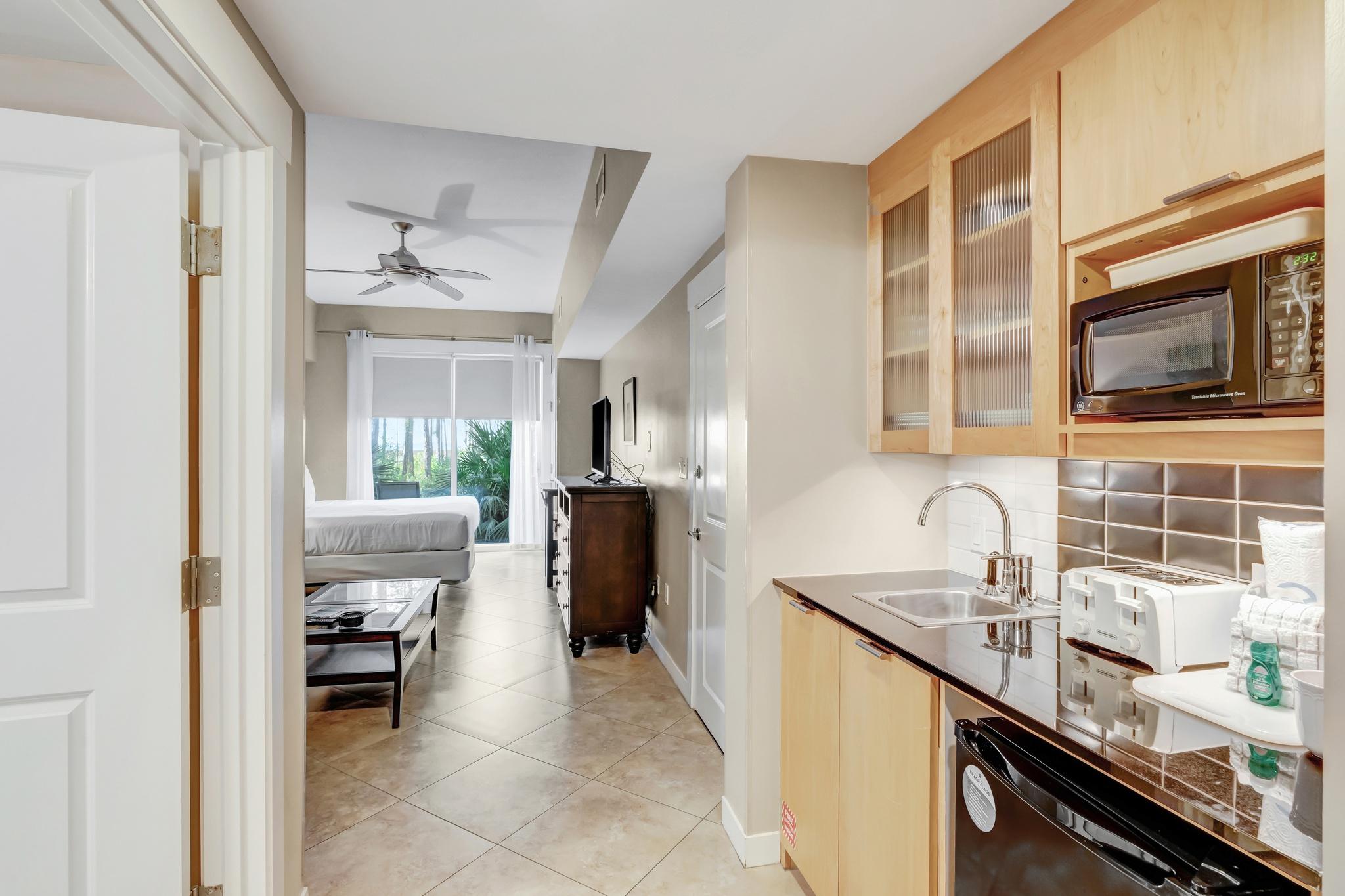 Bay View Ground Floor: Sunset Haven with King Bed, Sleeper Sofa - Sleeps Up to 4 Guests for a Scenic Getaway at Sandestin Golf and Beach Resort! 6