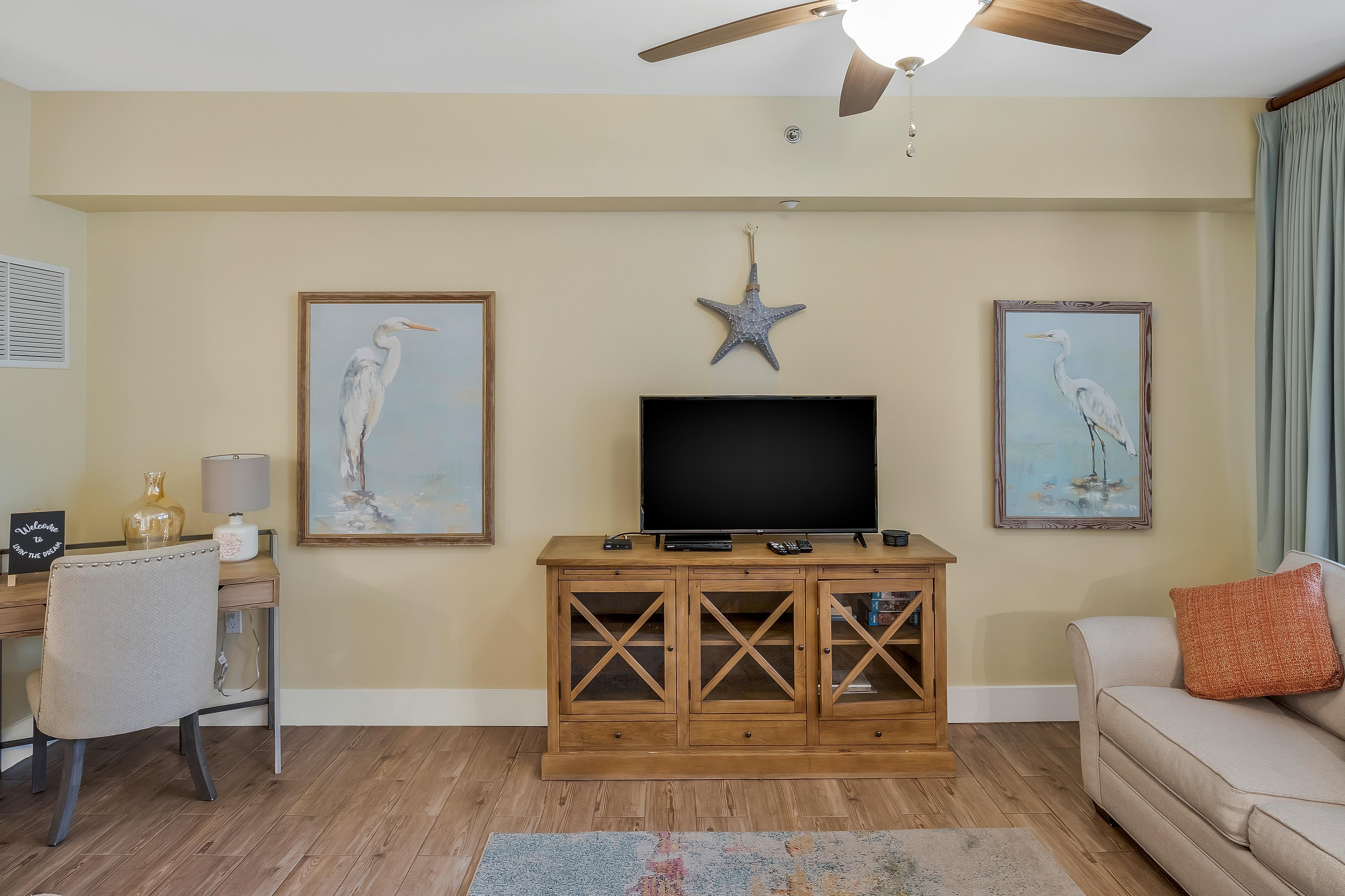 1BR, 2BA Lasata ~ King Bed ~ Golf Cart ~ Steps to Baytowne! 2