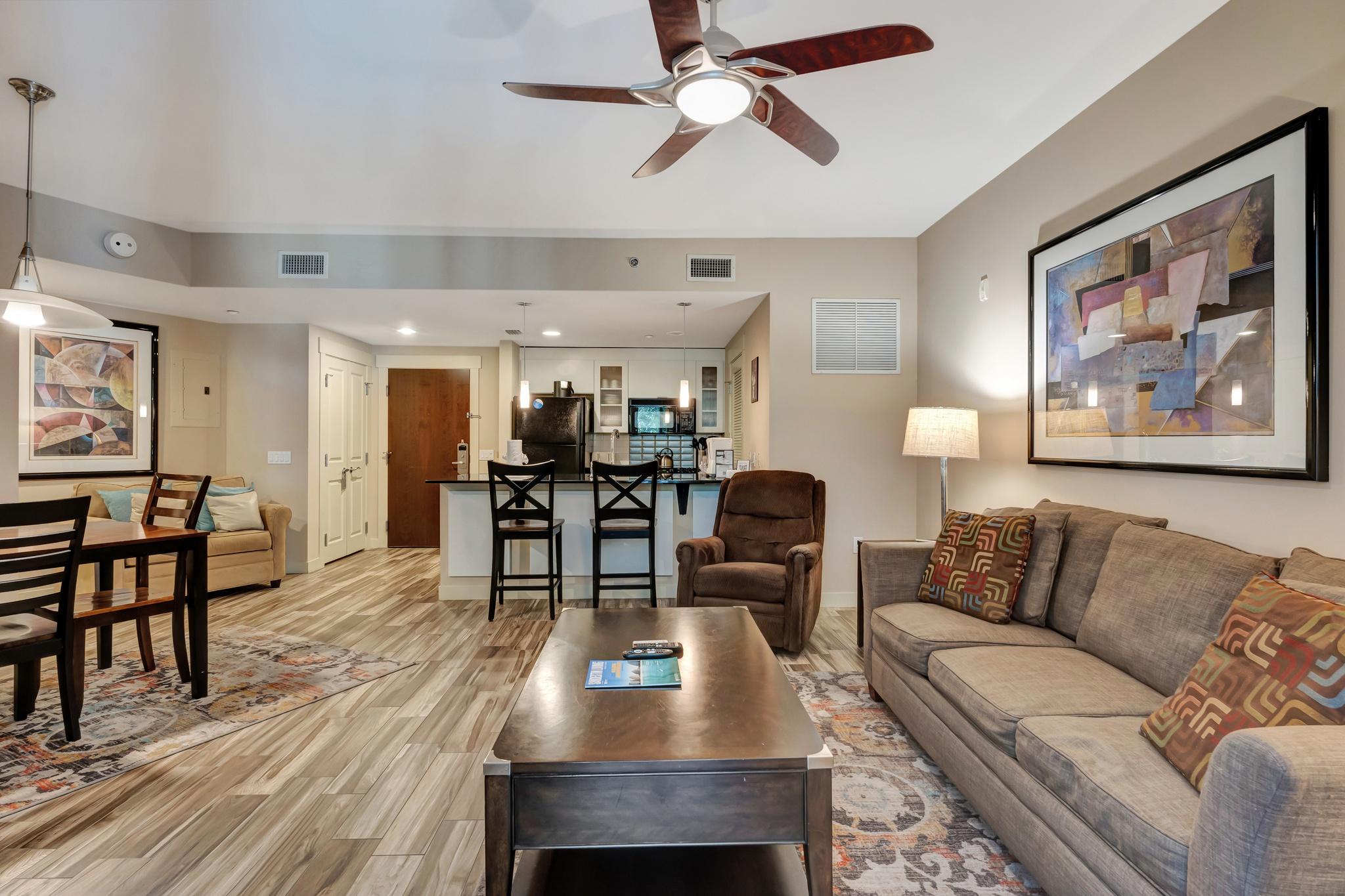 Spacious 2nd Floor 1-Bedroom Condo: King Bed, Kitchenette at Sandestin Golf and Beach Resort! 2