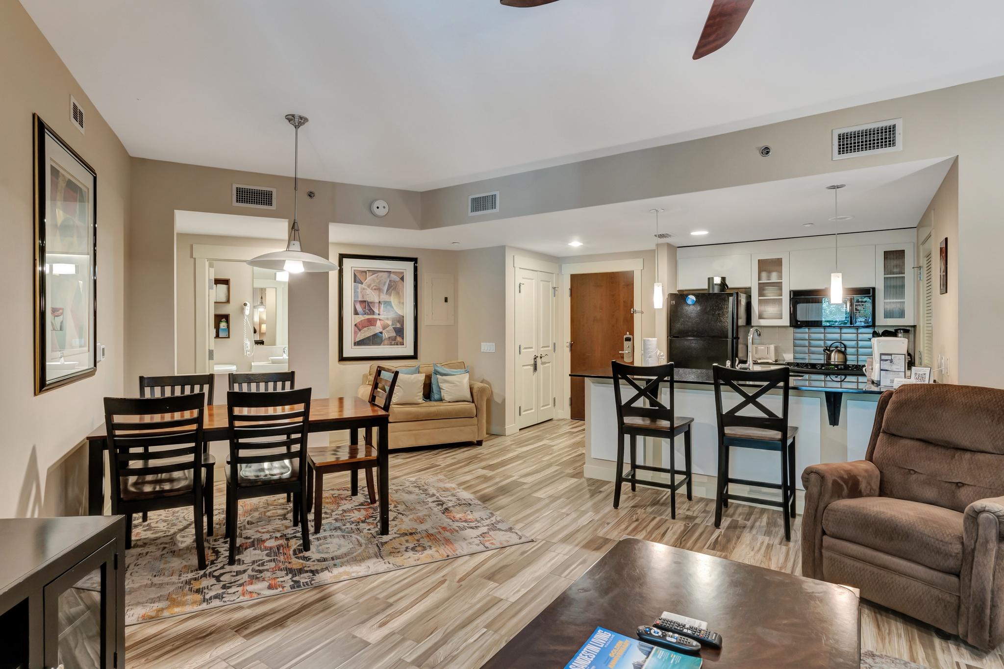 Spacious 2nd Floor 1-Bedroom Condo: King Bed, Kitchenette at Sandestin Golf and Beach Resort! 5