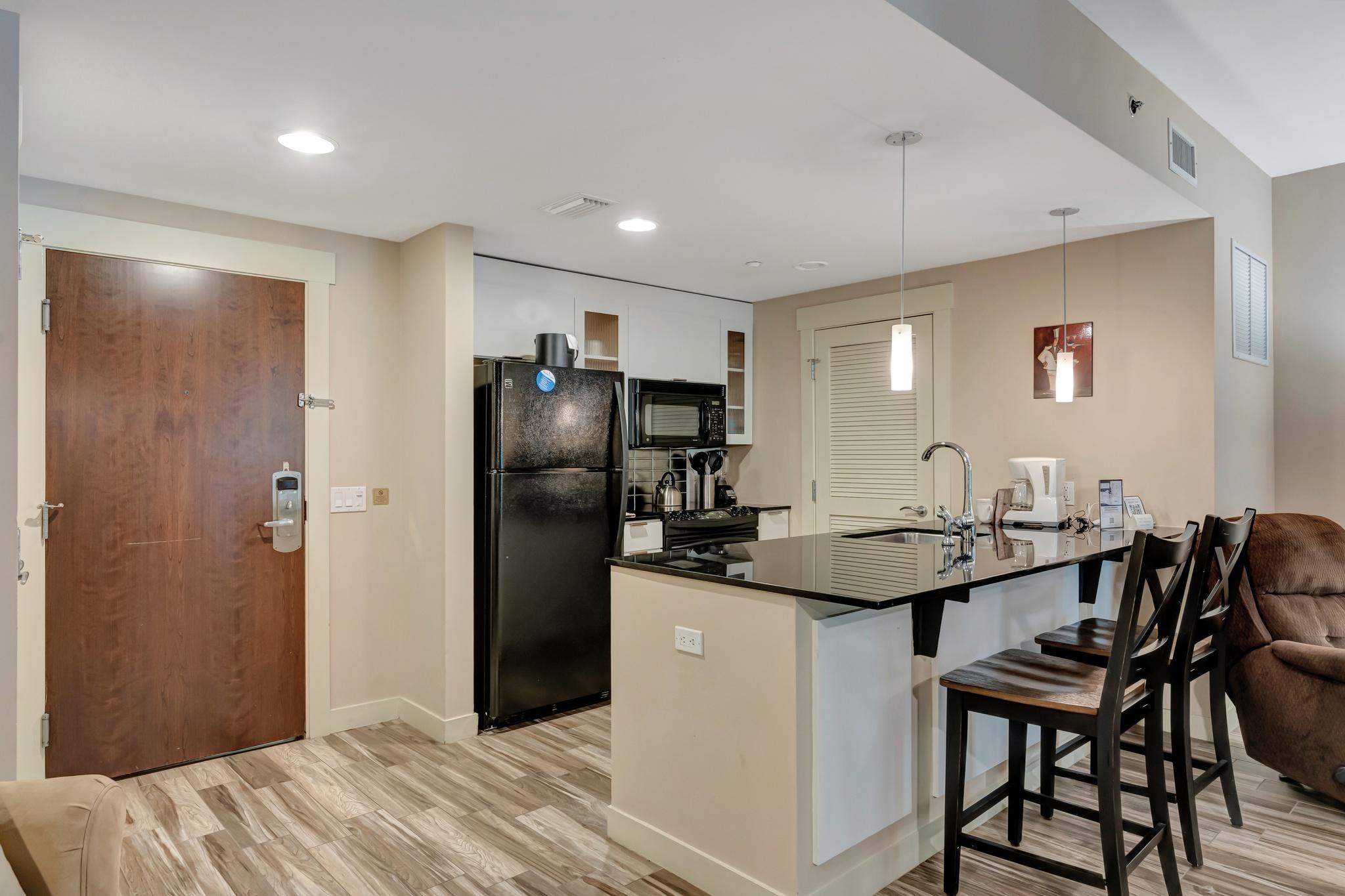 Spacious 2nd Floor 1-Bedroom Condo: King Bed, Kitchenette at Sandestin Golf and Beach Resort! 6