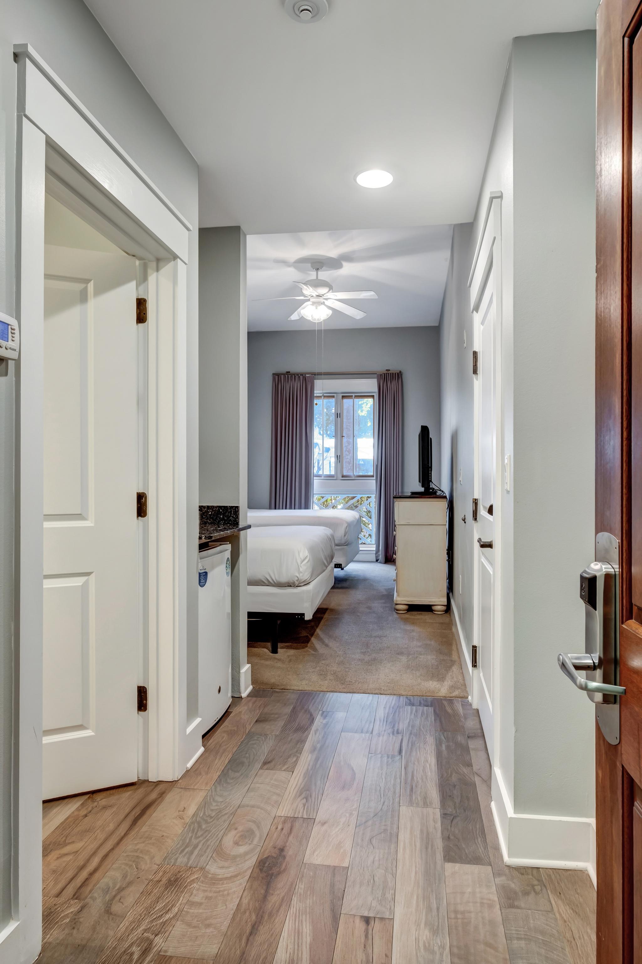 Discover Ultimate Comfort and Convenience at Our Ground-Floor Studio Vacation Rental in Sandestin's Market Street Inn: Direct Access to Baytowne Wharf, Stunning Views, and Exclusive Amenities Await at Sandestin Golf and Beach Resort! 3
