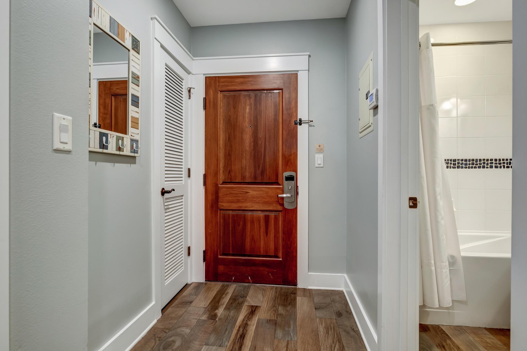 Discover Ultimate Comfort and Convenience at Our Ground-Floor Studio Vacation Rental in Sandestin's Market Street Inn: Direct Access to Baytowne Wharf, Stunning Views, and Exclusive Amenities Await at Sandestin Golf and Beach Resort! 4