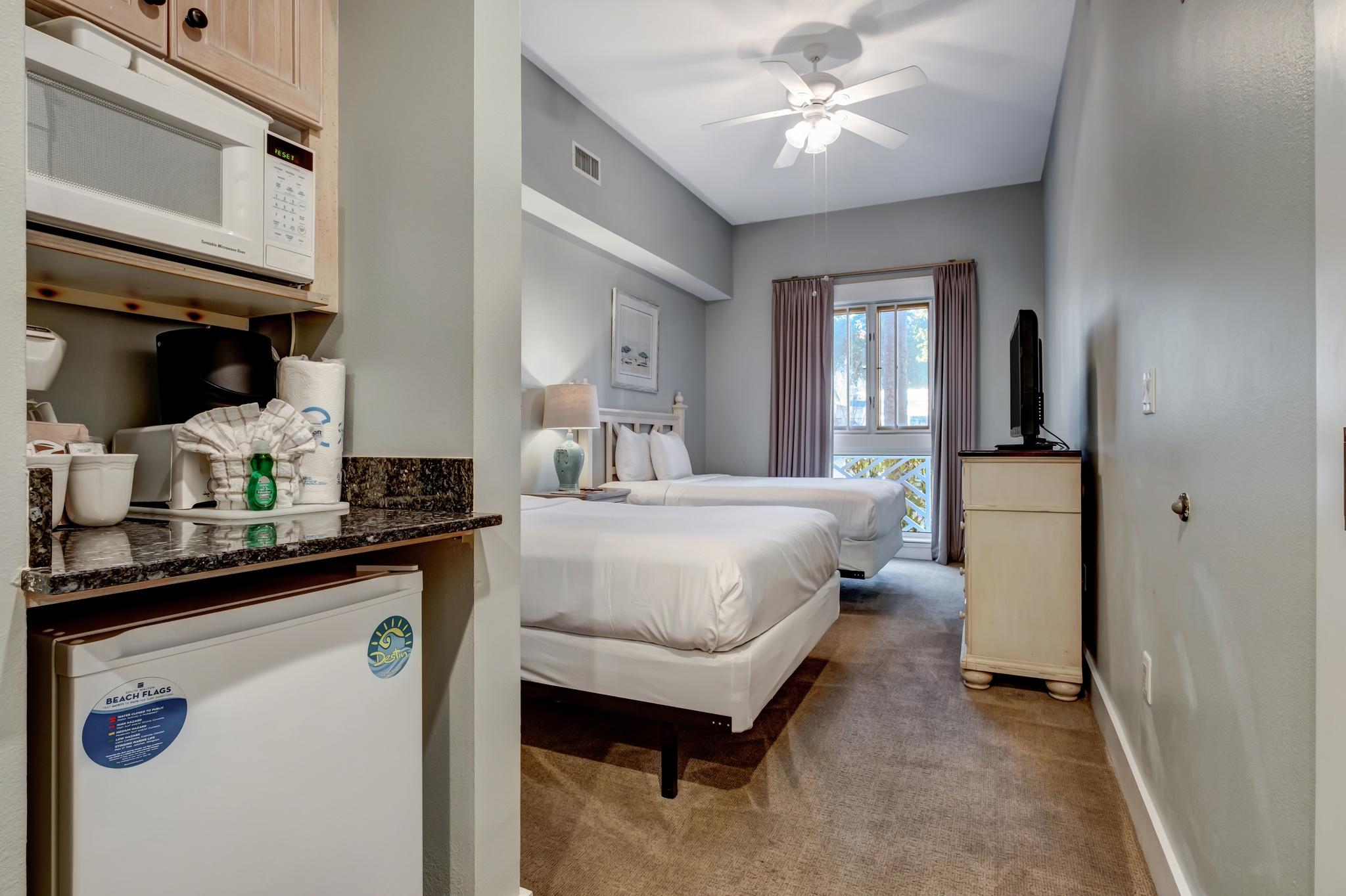 Discover Ultimate Comfort and Convenience at Our Ground-Floor Studio Vacation Rental in Sandestin's Market Street Inn: Direct Access to Baytowne Wharf, Stunning Views, and Exclusive Amenities Await at Sandestin Golf and Beach Resort! 5