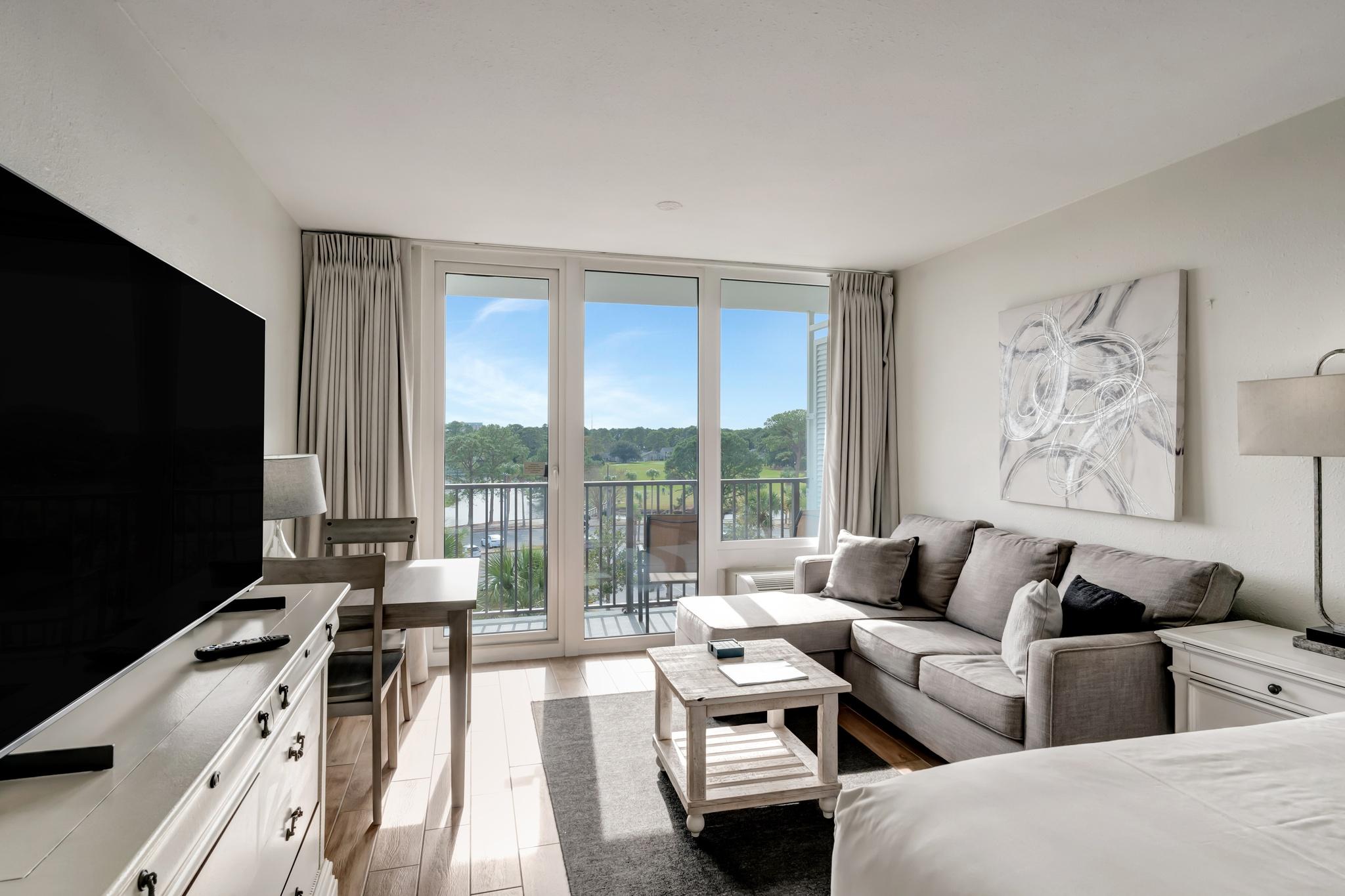 Bayside Bliss - Serene Studio Retreat with King Bed for Two at Sandestin Golf and Beach Resort!