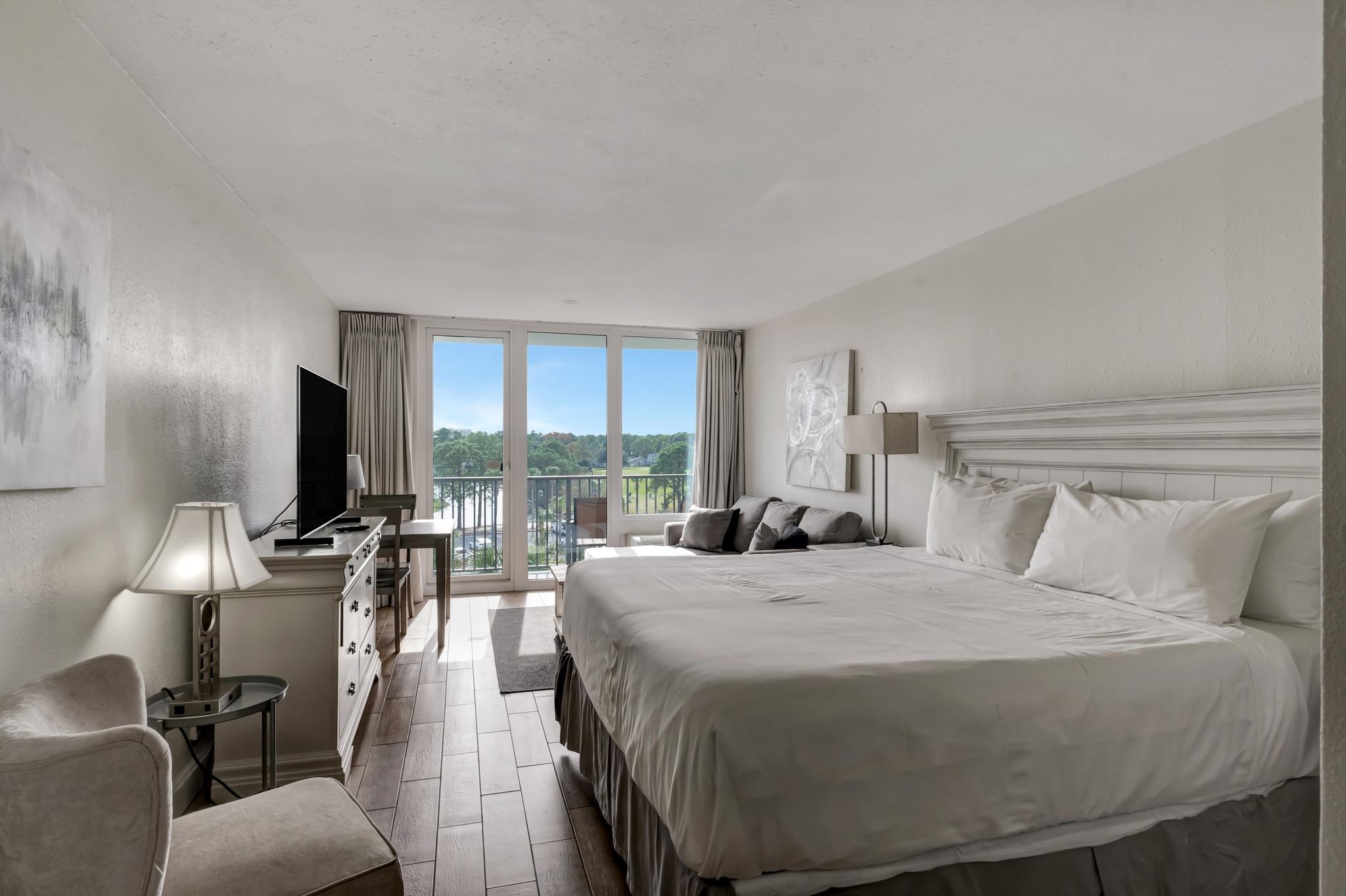 Bayside Bliss - Serene Studio Retreat with King Bed for Two at Sandestin Golf and Beach Resort! 3