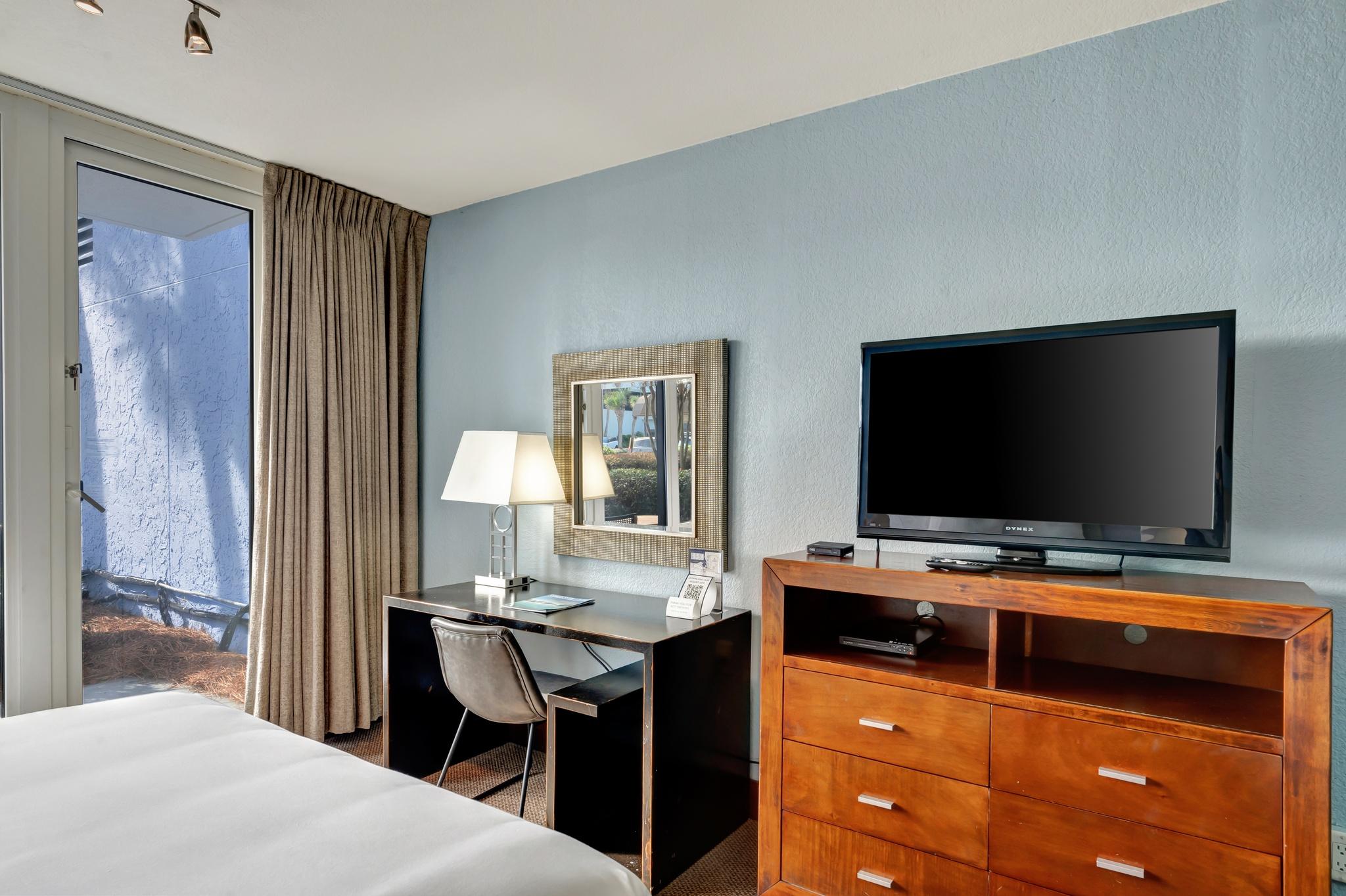 Comfortable Resort View Bayside Studio: 5th Floor Sleeps 4 with Two Double Beds at Sandestin Golf and Beach Resort! 6