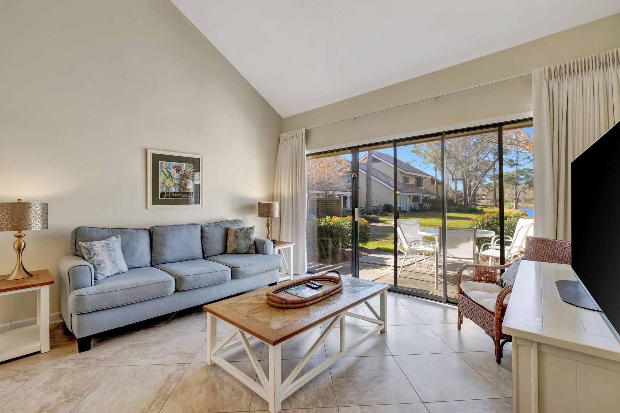 Sunlit End-Unit Oasis: Steps to Pool & Beach, Private Patio, Sleeps 6 - Near Shops & Activities at Sandestin Golf and Beach Resort! 2