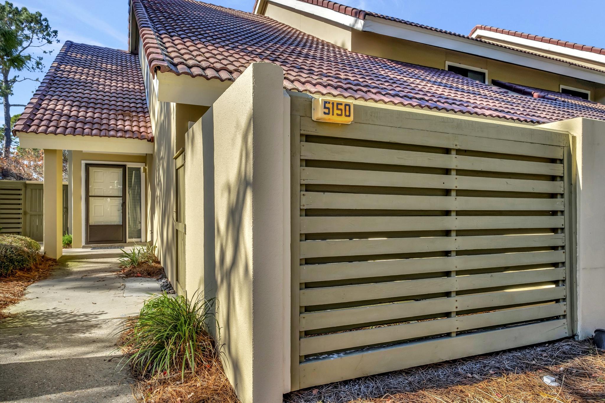 Sunlit End-Unit Oasis: Steps to Pool & Beach, Private Patio, Sleeps 6 - Near Shops & Activities at Sandestin Golf and Beach Resort! 6