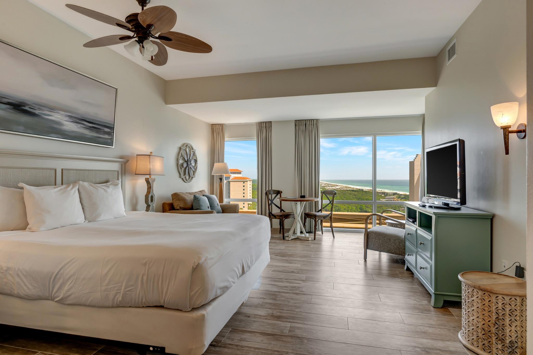 Amazing Views: King Bed, Sleeper Sofa, Kitchenette, Sleeps 3 at Sandestin Golf and Beach Resort!