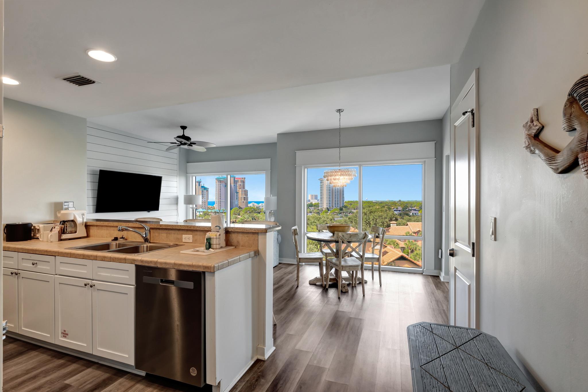 Tranquil Sandestin 1BR Sanctuary: Scenic Balcony, Sun Deck, Spa Access & Resort Perks Await! 2