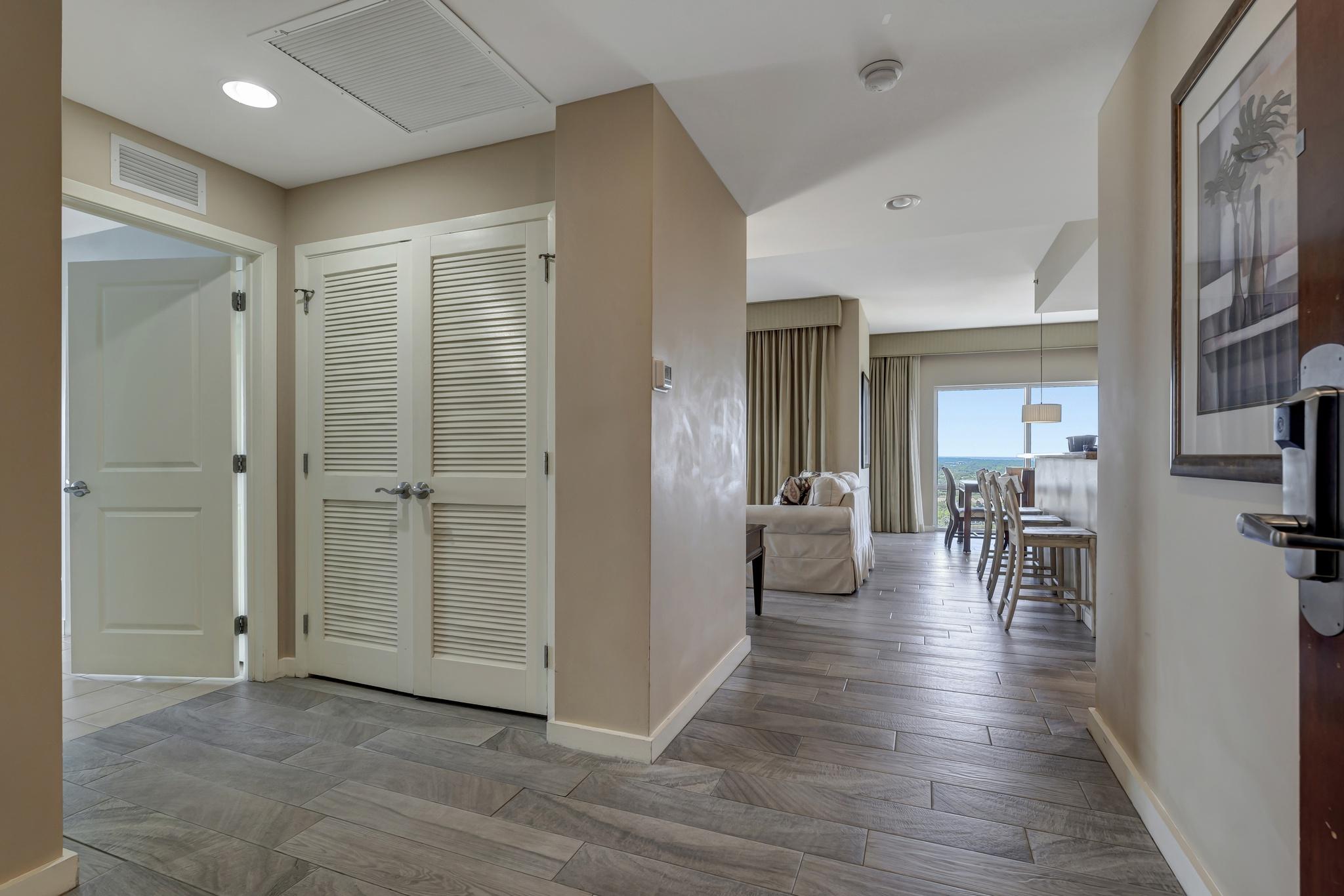 Breezy 2BR Getaway in Sandestin: Gulf Front, Free Bikes, Kids' Pool & Exclusive Benefits 3