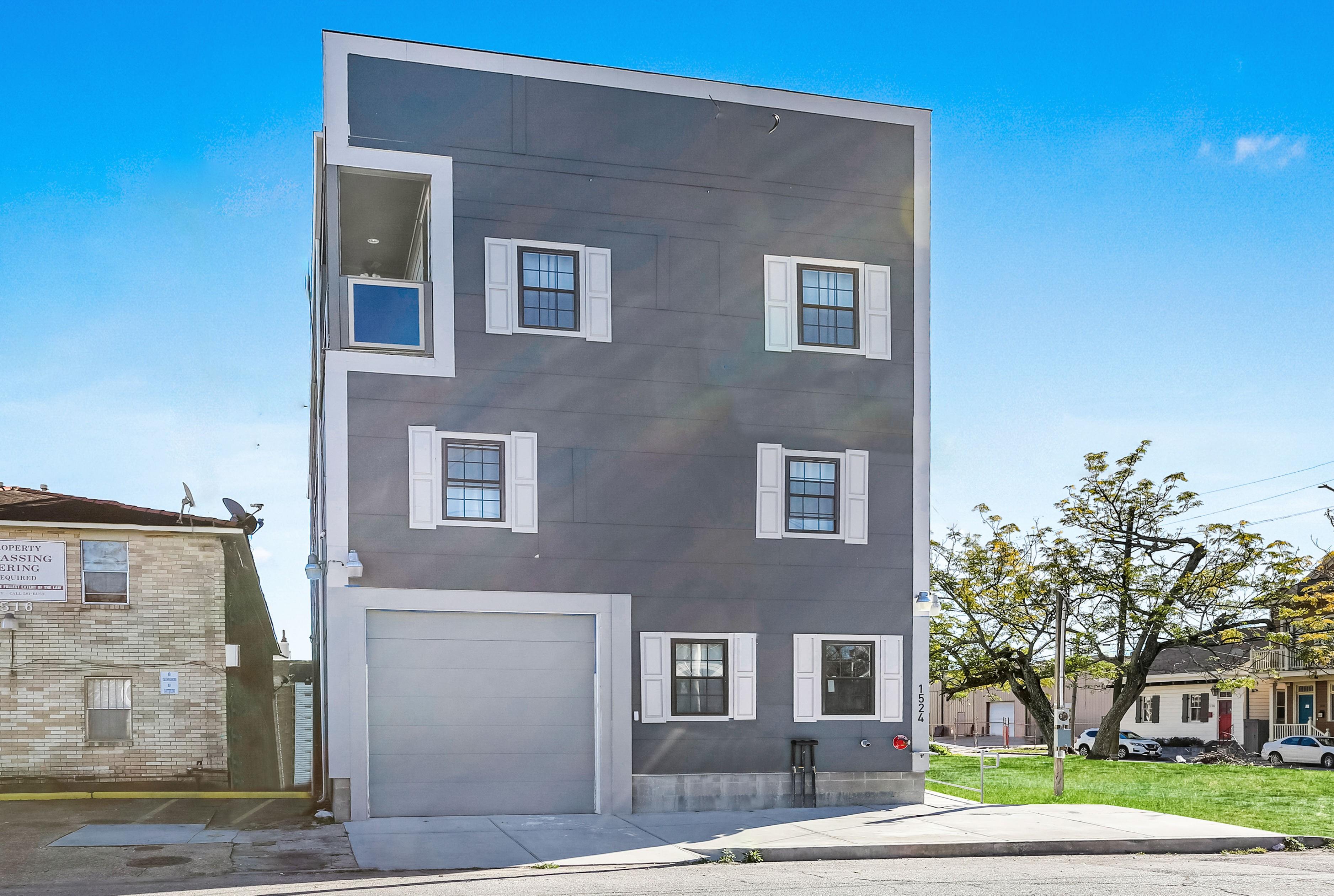 Spacious Urban Living Near French Quarter 6