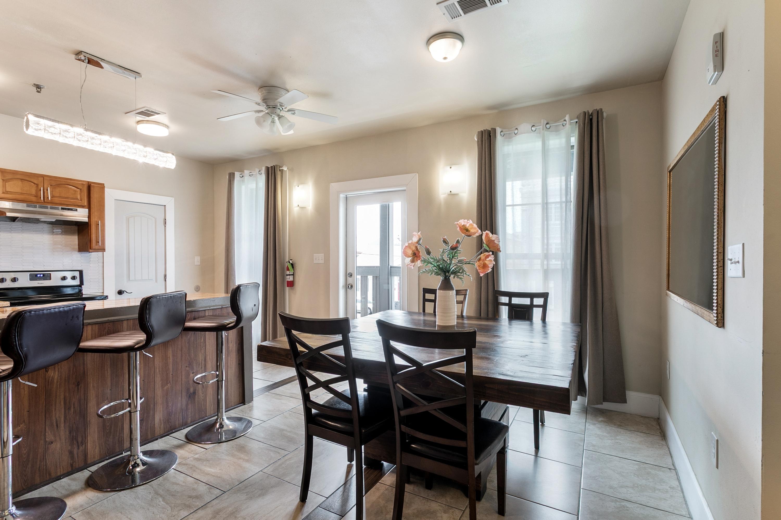 Spacious Urban Living Near French Quarter 4