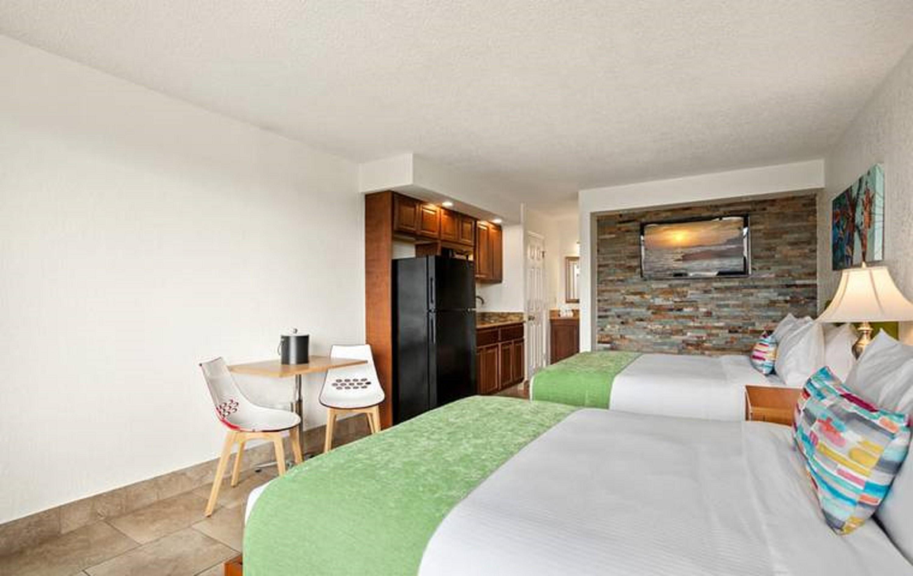 Kissimmee Spacious Suite with Pool & Fitness Center