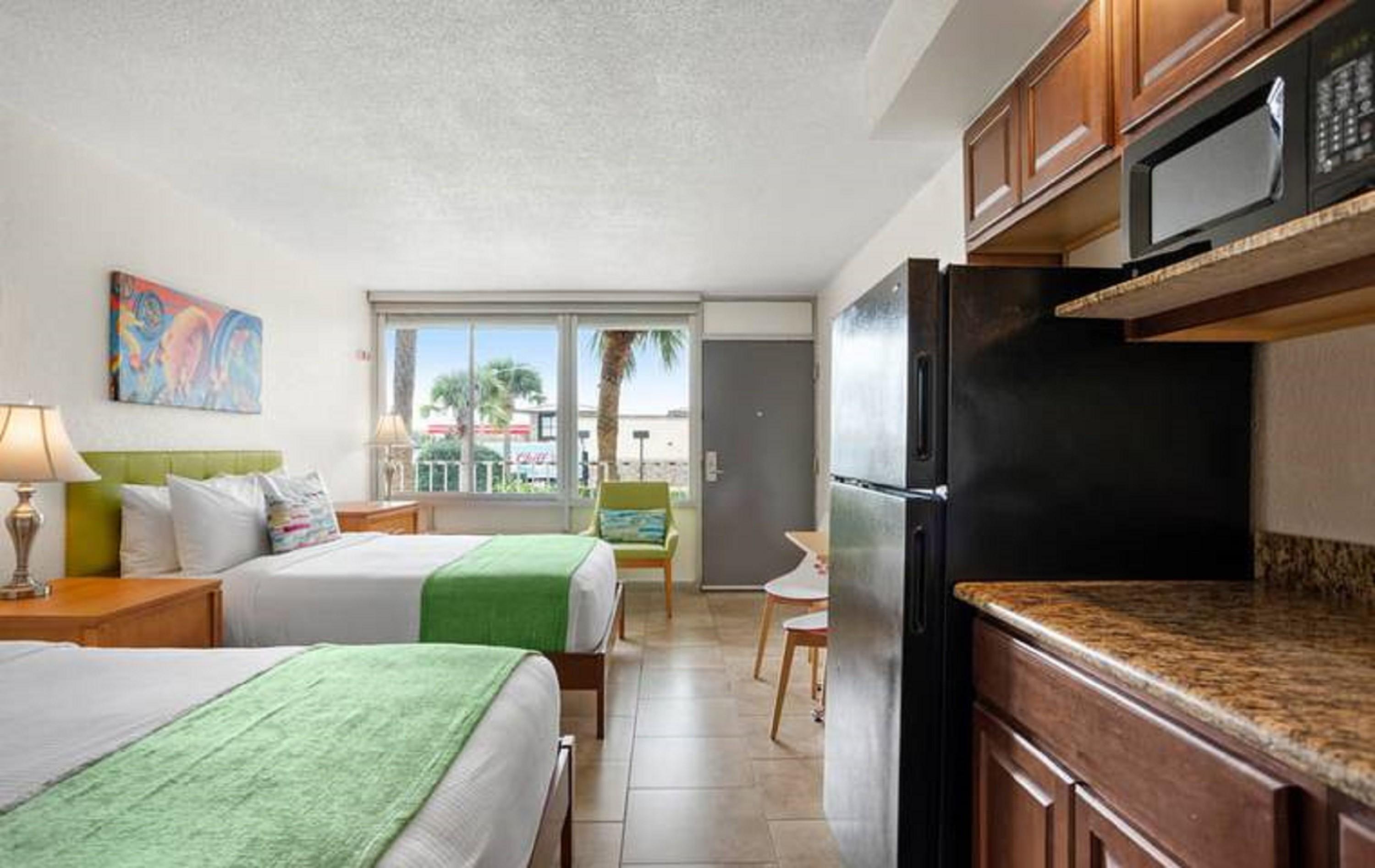 Winter Getaway Suite with Amazing Amenities & Near Theme Parks 