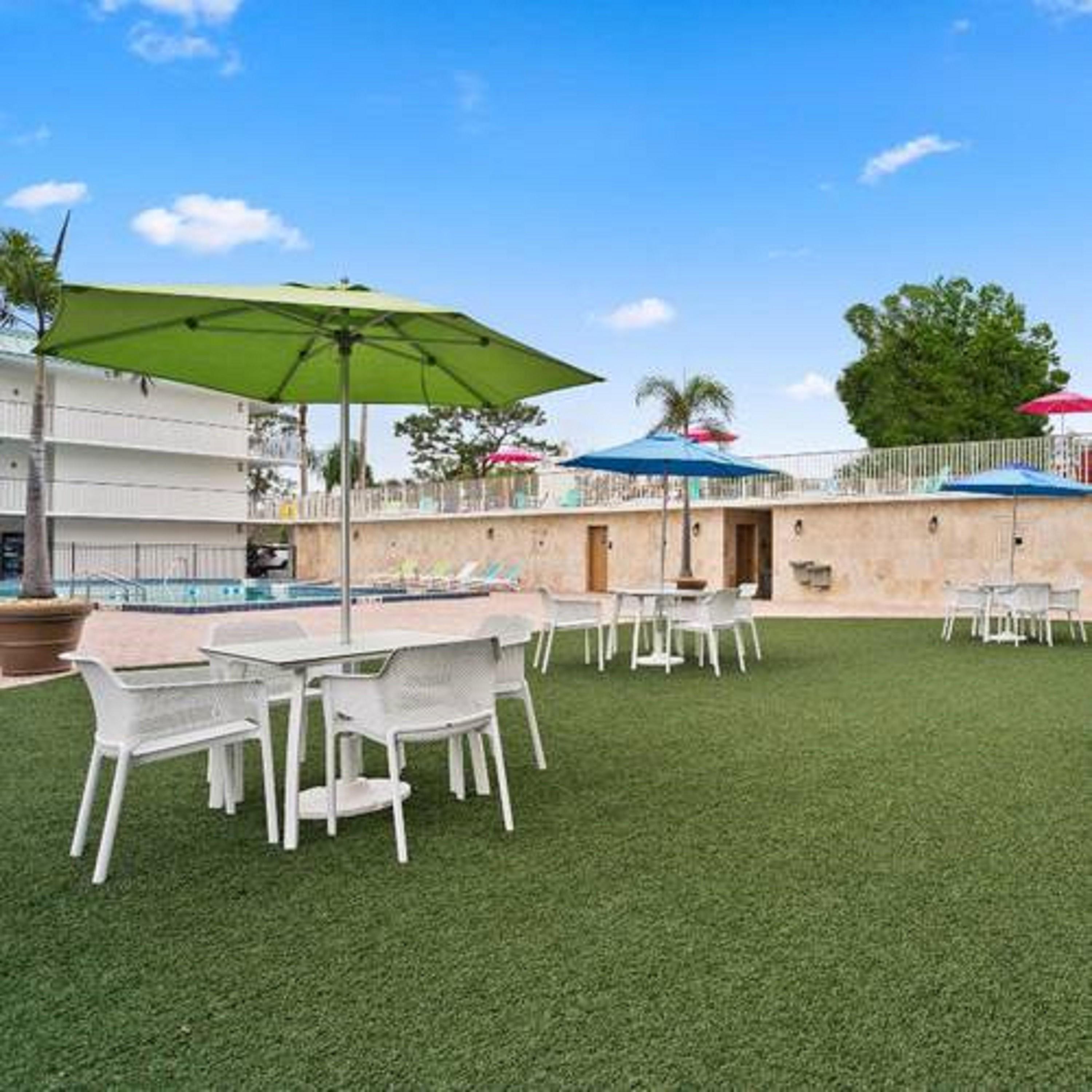 Family Vacation Room w 2 DBL Beds in the Entertainment District