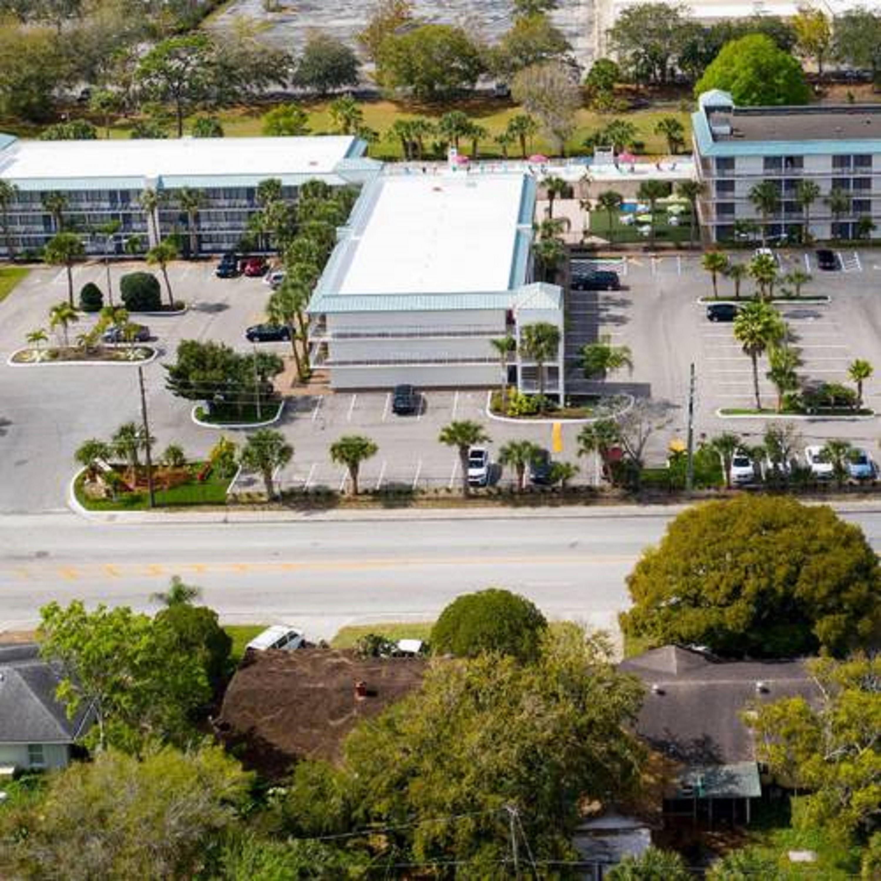 Inviting Room with 2 DBL Beds Near Theme Parks