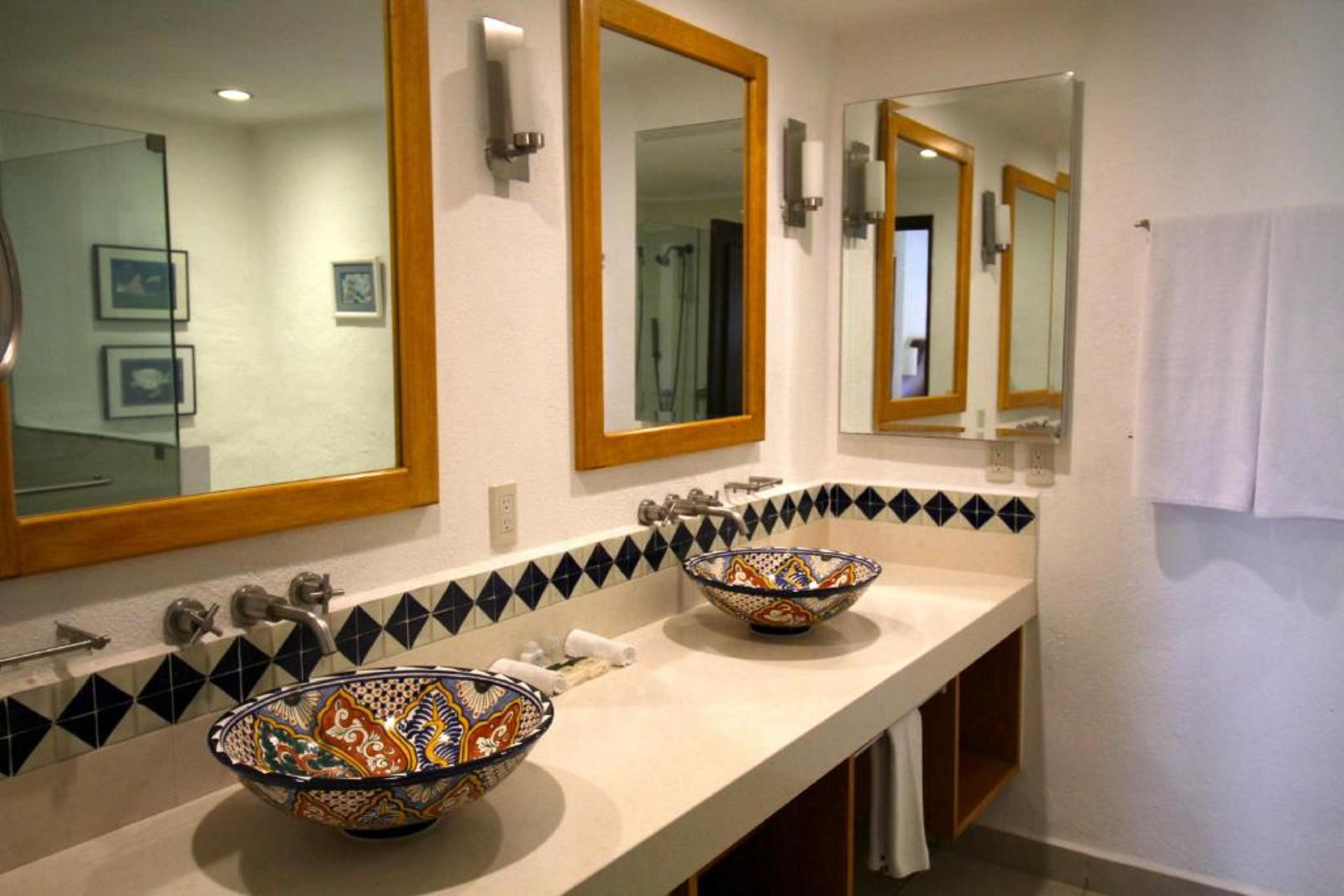 Ideal 1BR Condo for Tropical Vacations in Park Royal Los Tules 2