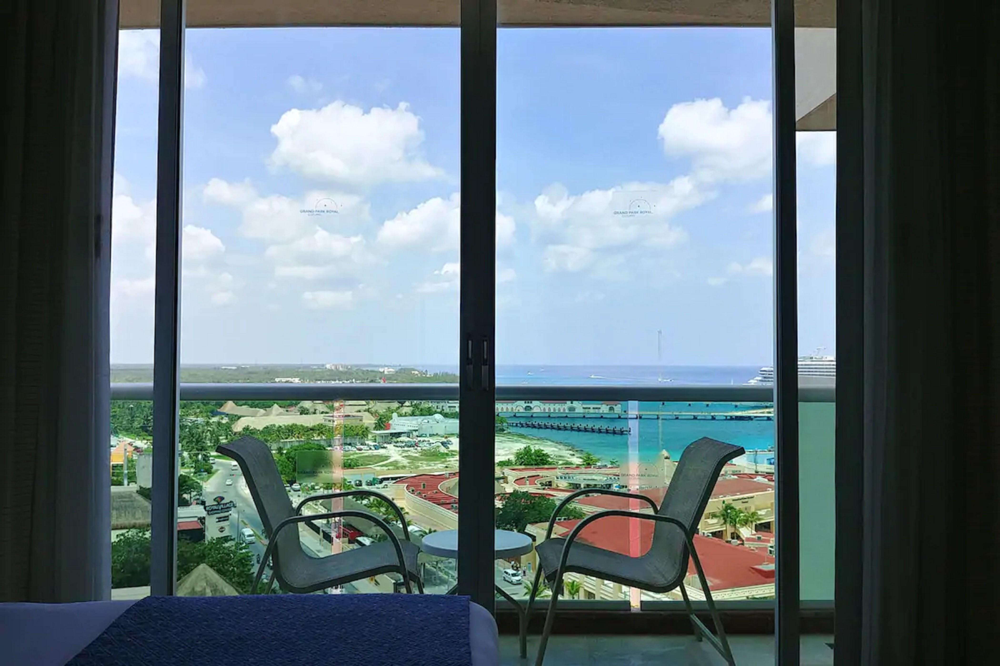 Grand Park Royal Cozumel Upscale Room w 2 DBL Beds & Hot Tub 3