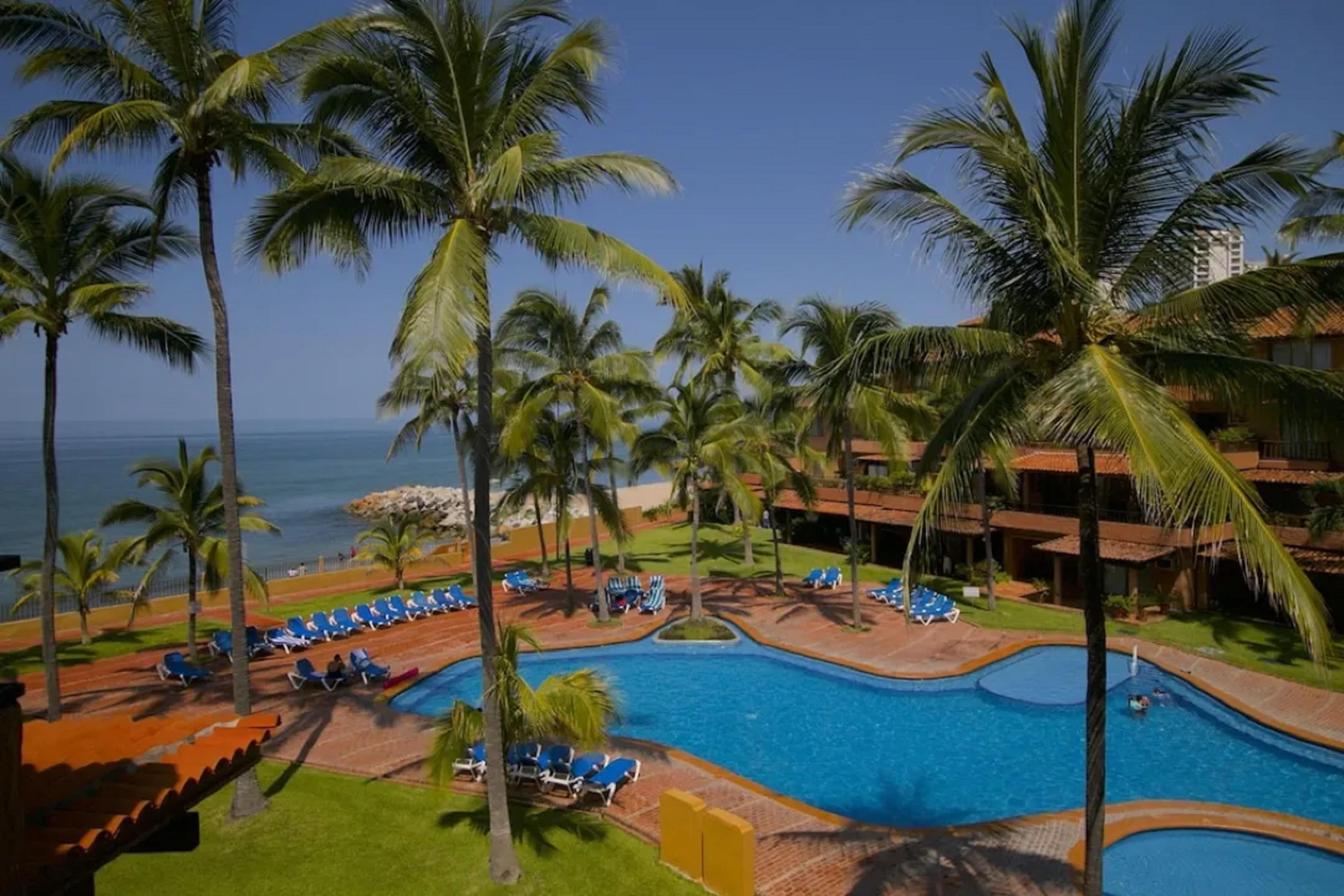 Los Tules Cozy 2BR Condo with Outdoor Swimming Pool 4