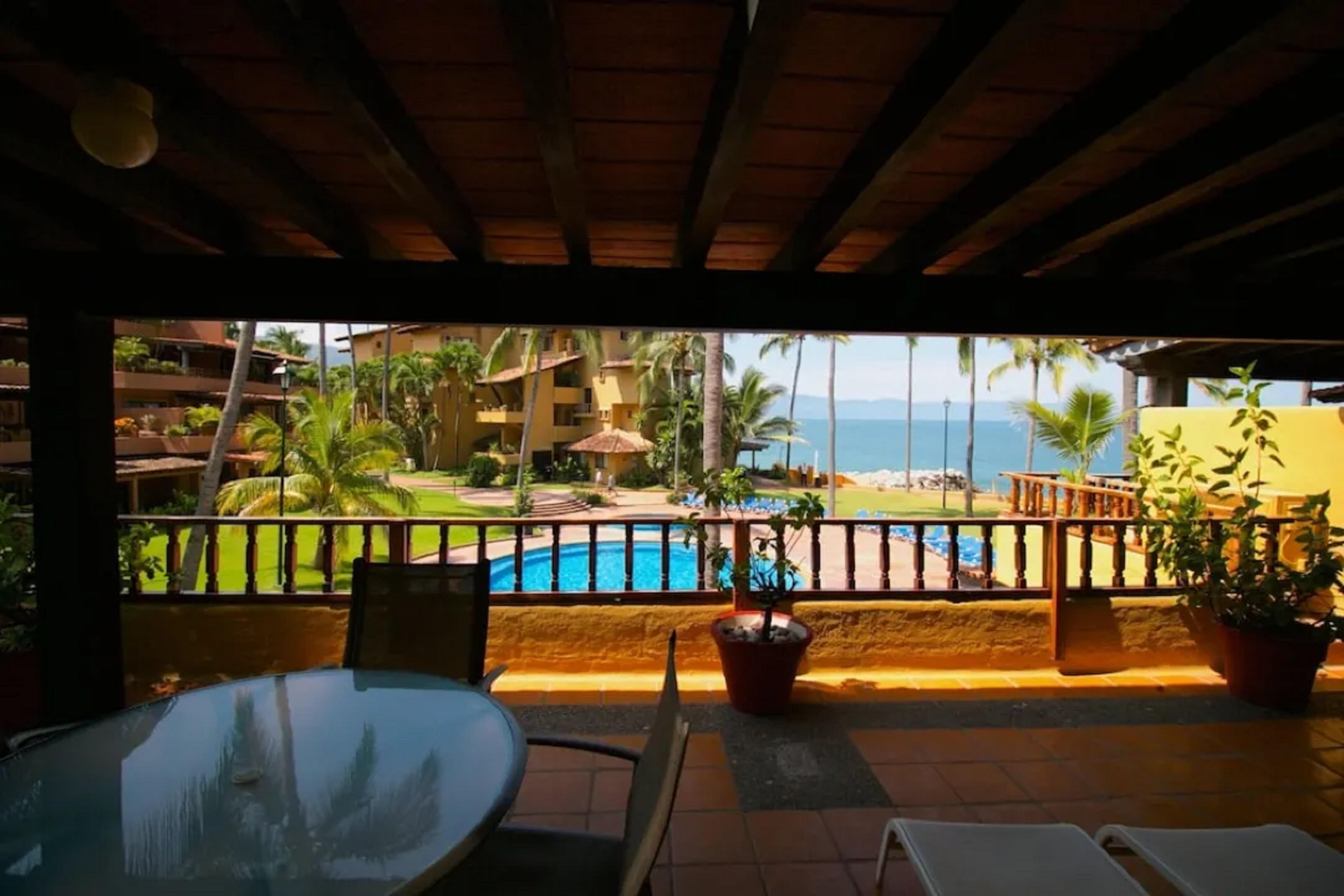 Los Tules Cozy 2BR Condo with Outdoor Swimming Pool 5