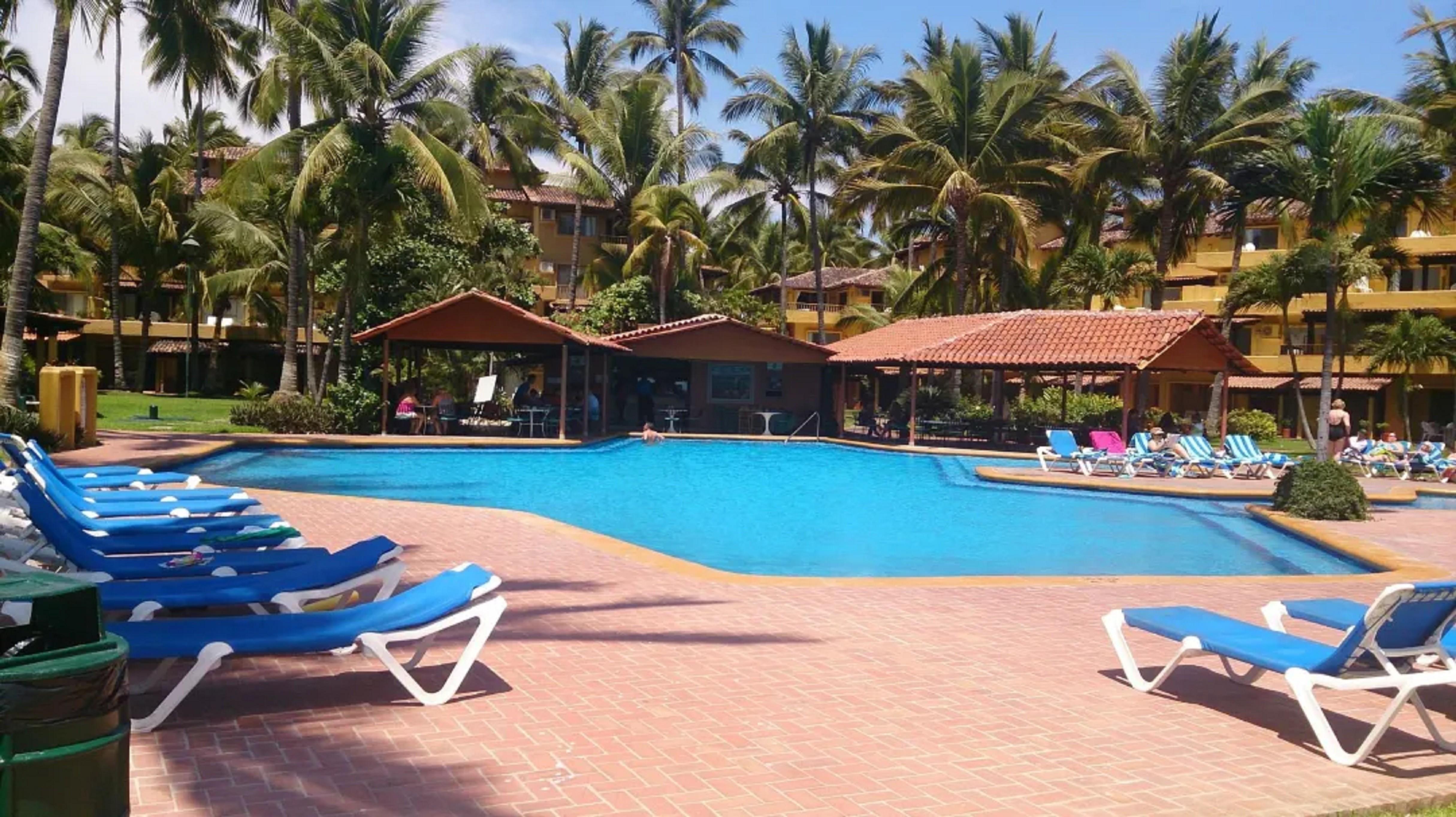 Los Tules Cozy 2BR Condo with Outdoor Swimming Pool 6