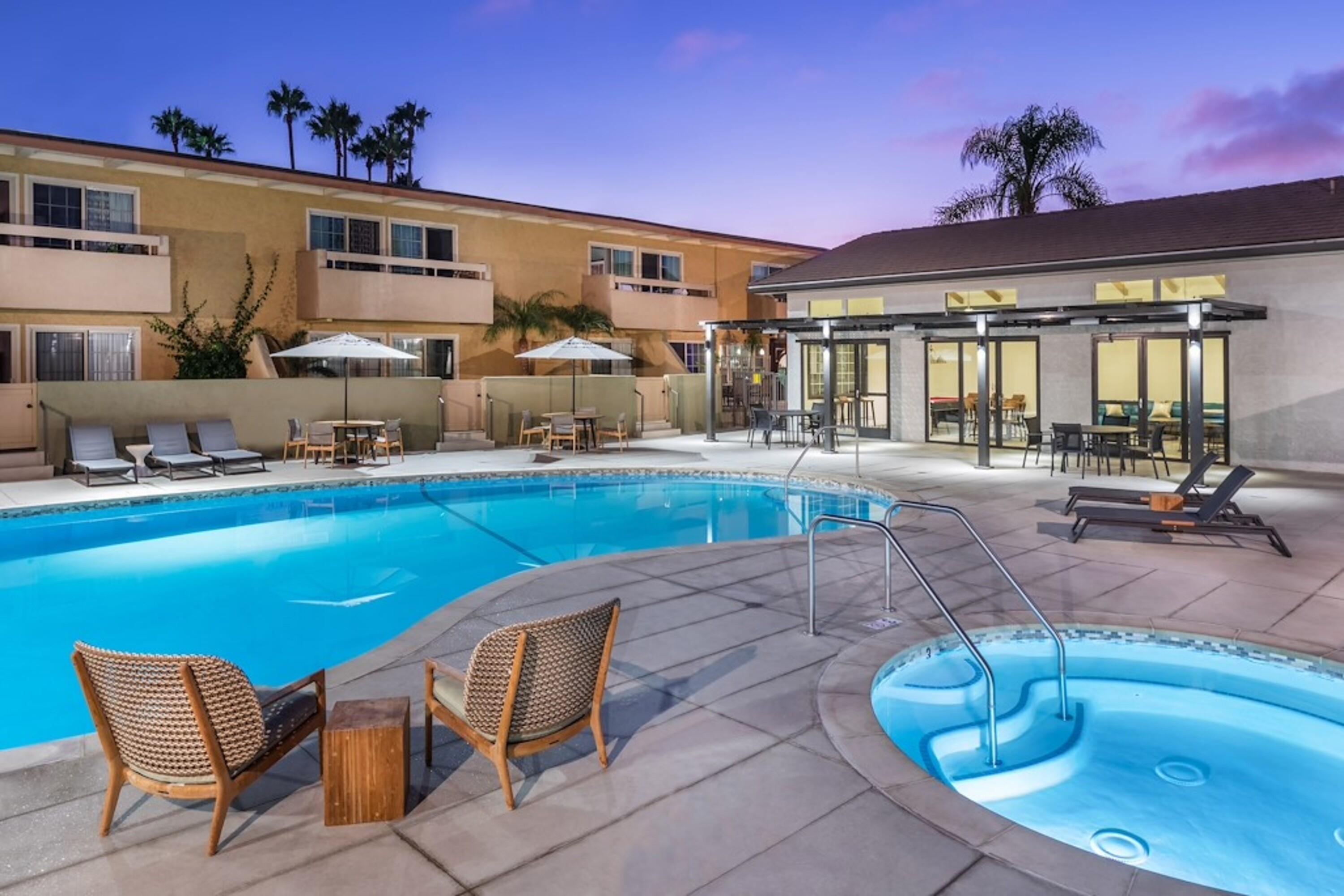 Winner Circle 1BR Condo with Outdoor Pool and Tennis Court