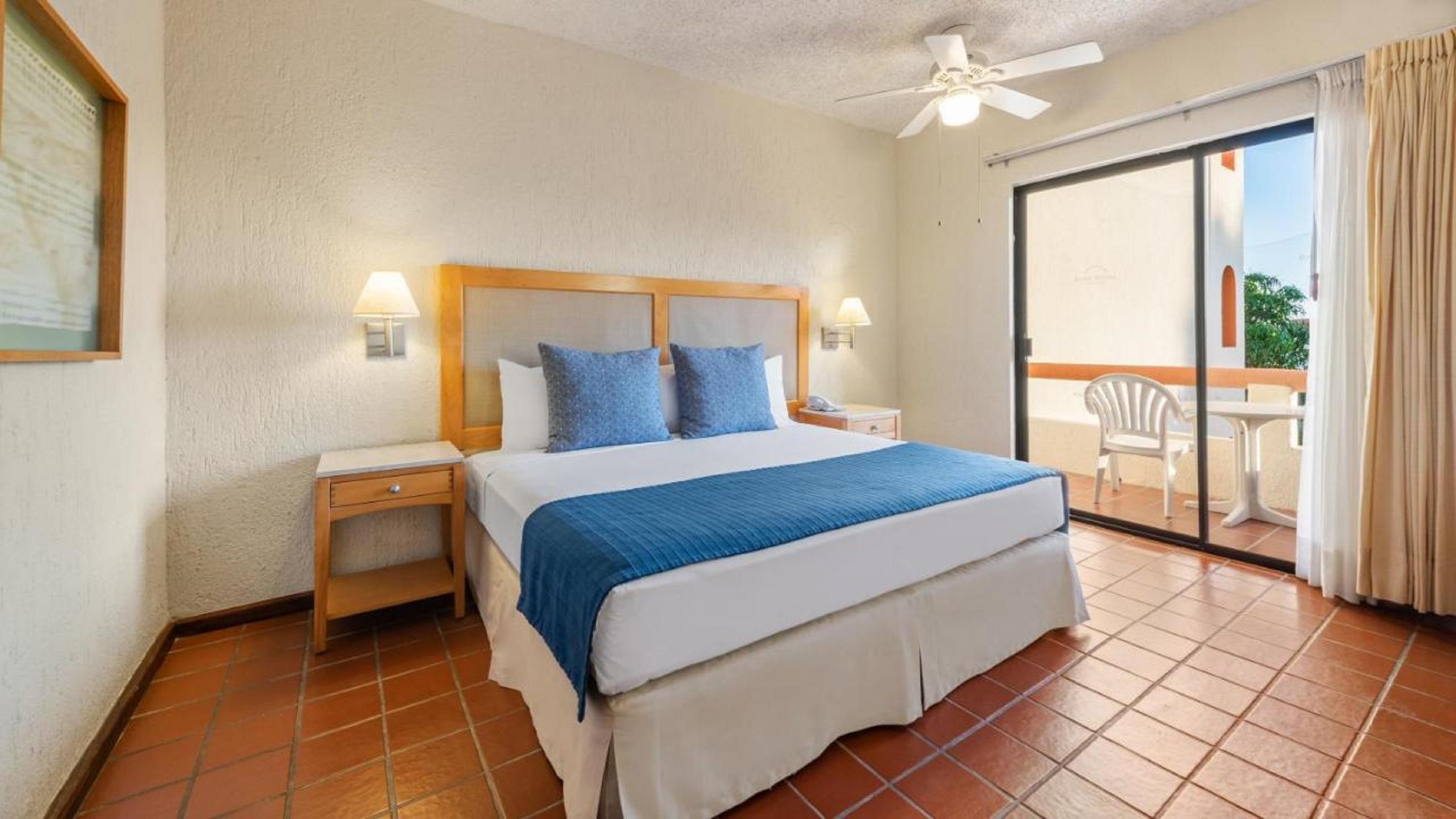 Elegant 2BR Condo for Friends 5