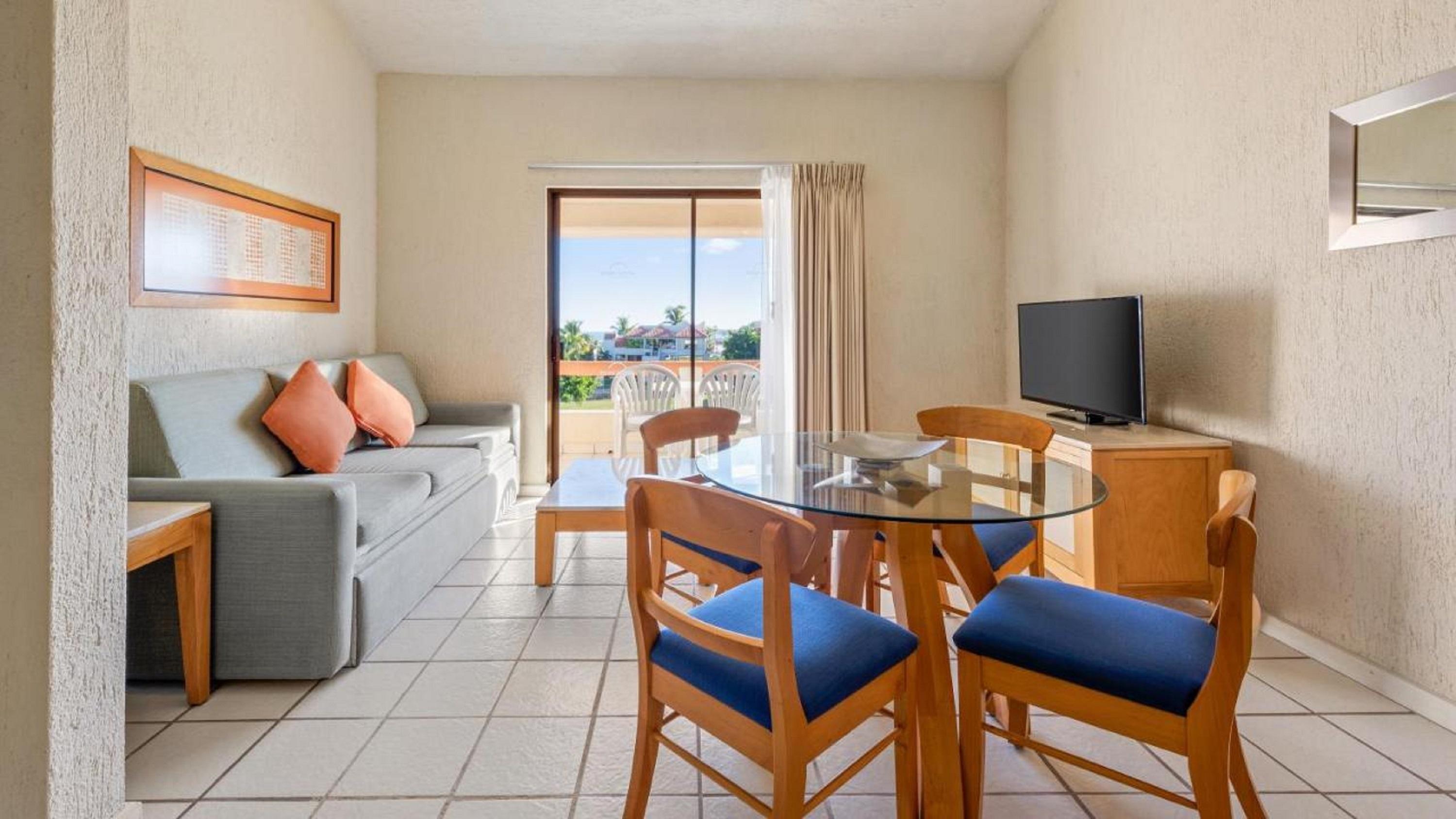 Elegant 2BR Condo for Friends 6