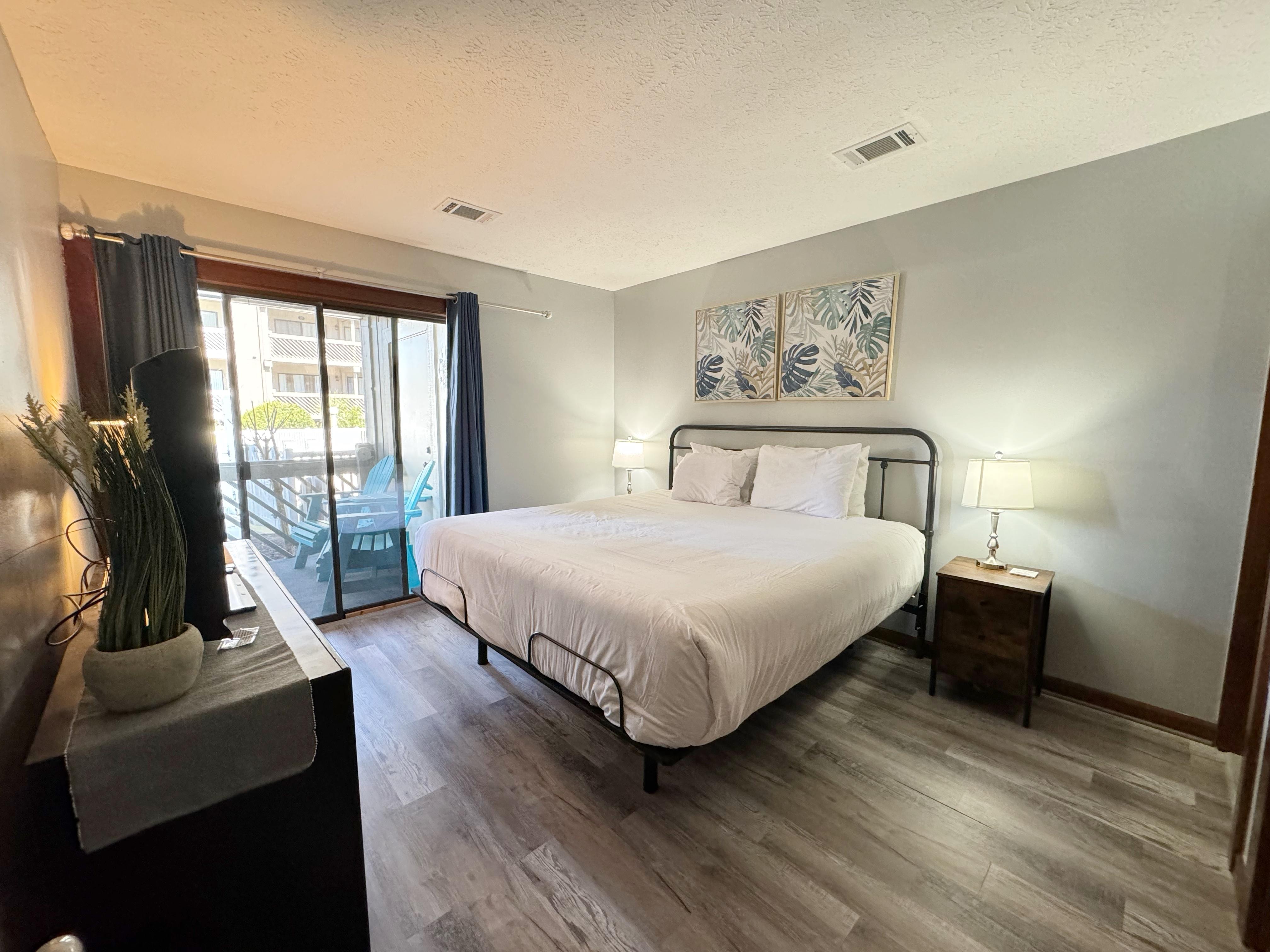 Spacious Modern Condo - 1st Floor - One Block to the Beach 5