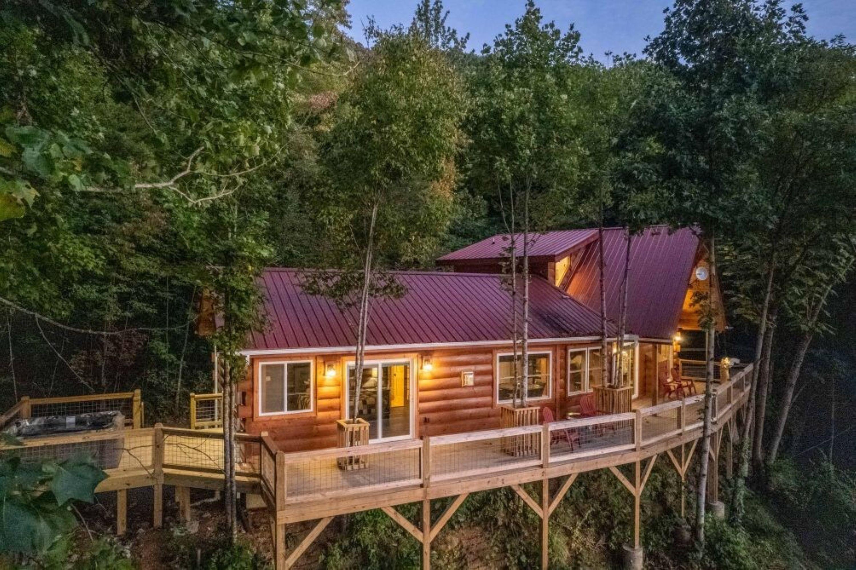 Stunning 2BR Cabin with Mountain Views