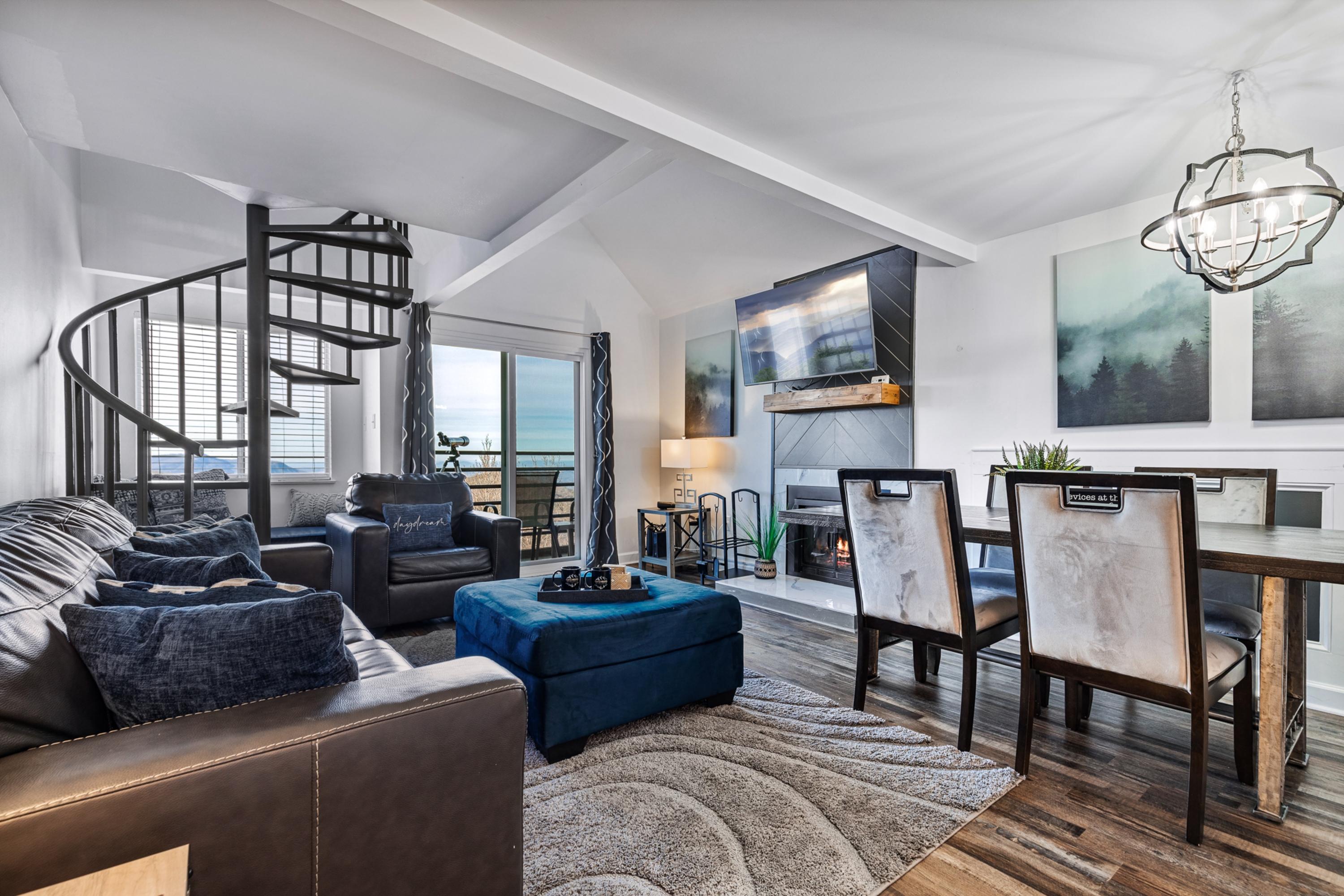 The Summit 5307 / INDOOR AND OUTDOOR POOLS