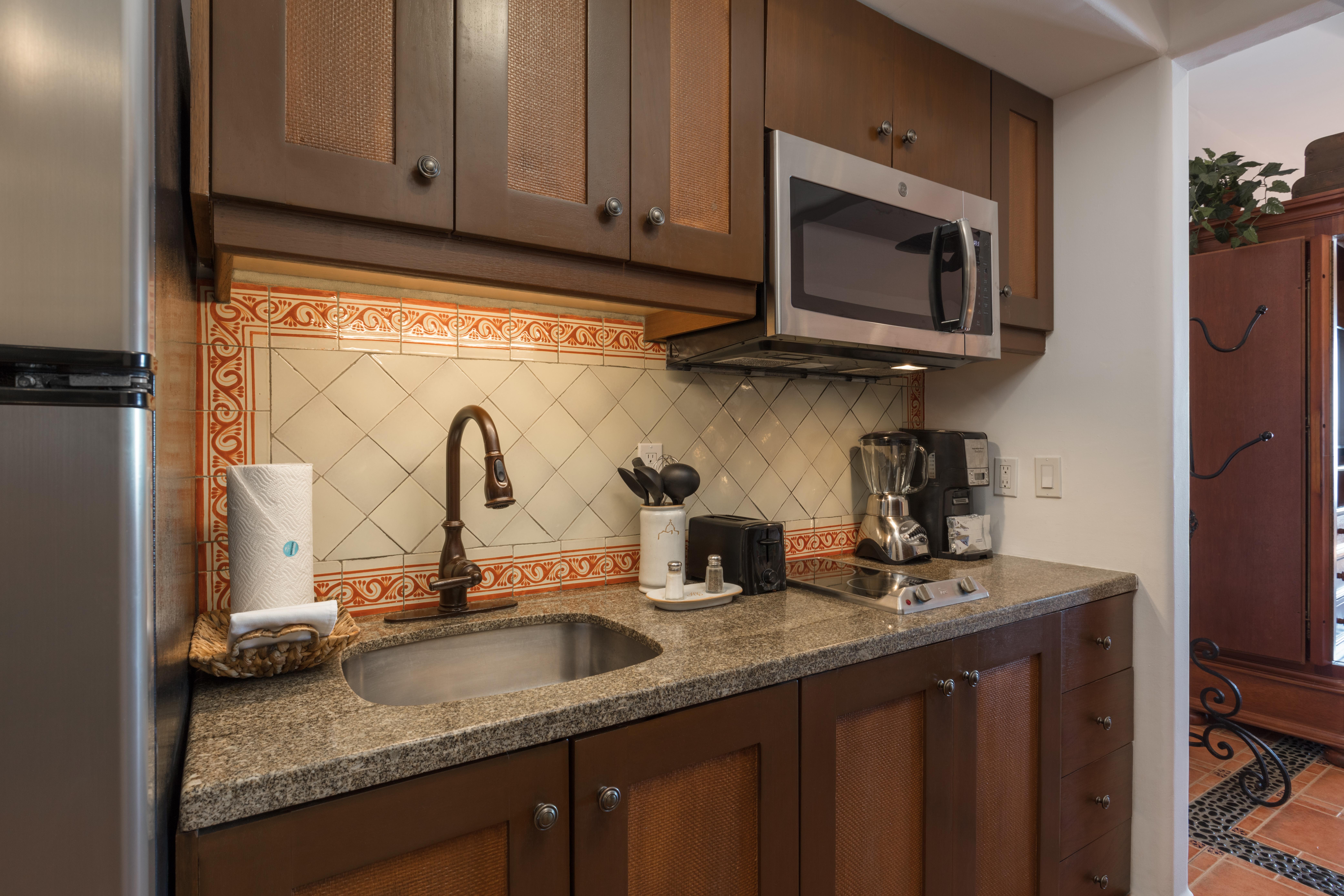 Beachfront 2BR Condo with Gym & Hot Tub 5